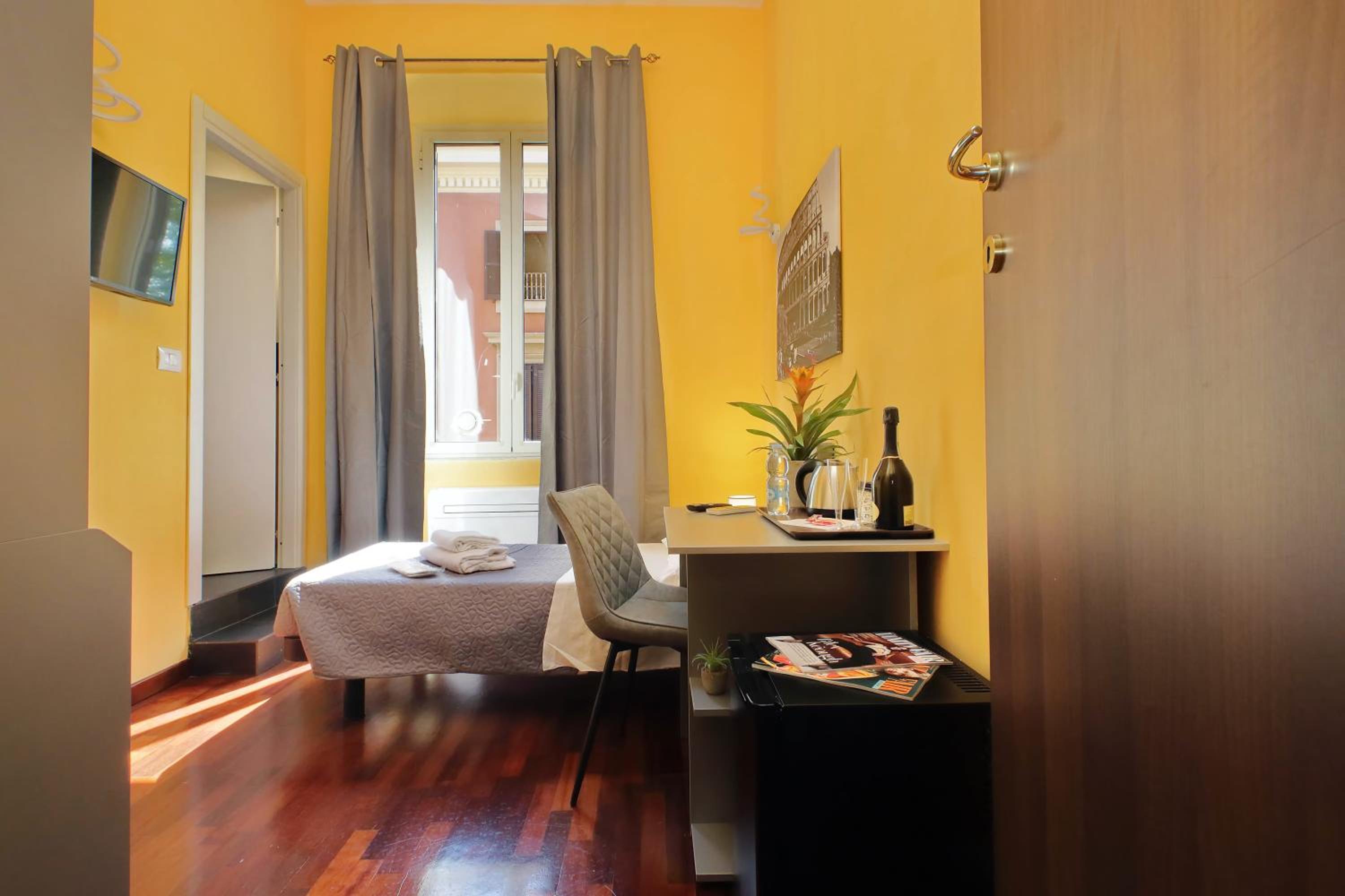 Single Room with Private Bathroom photo 3