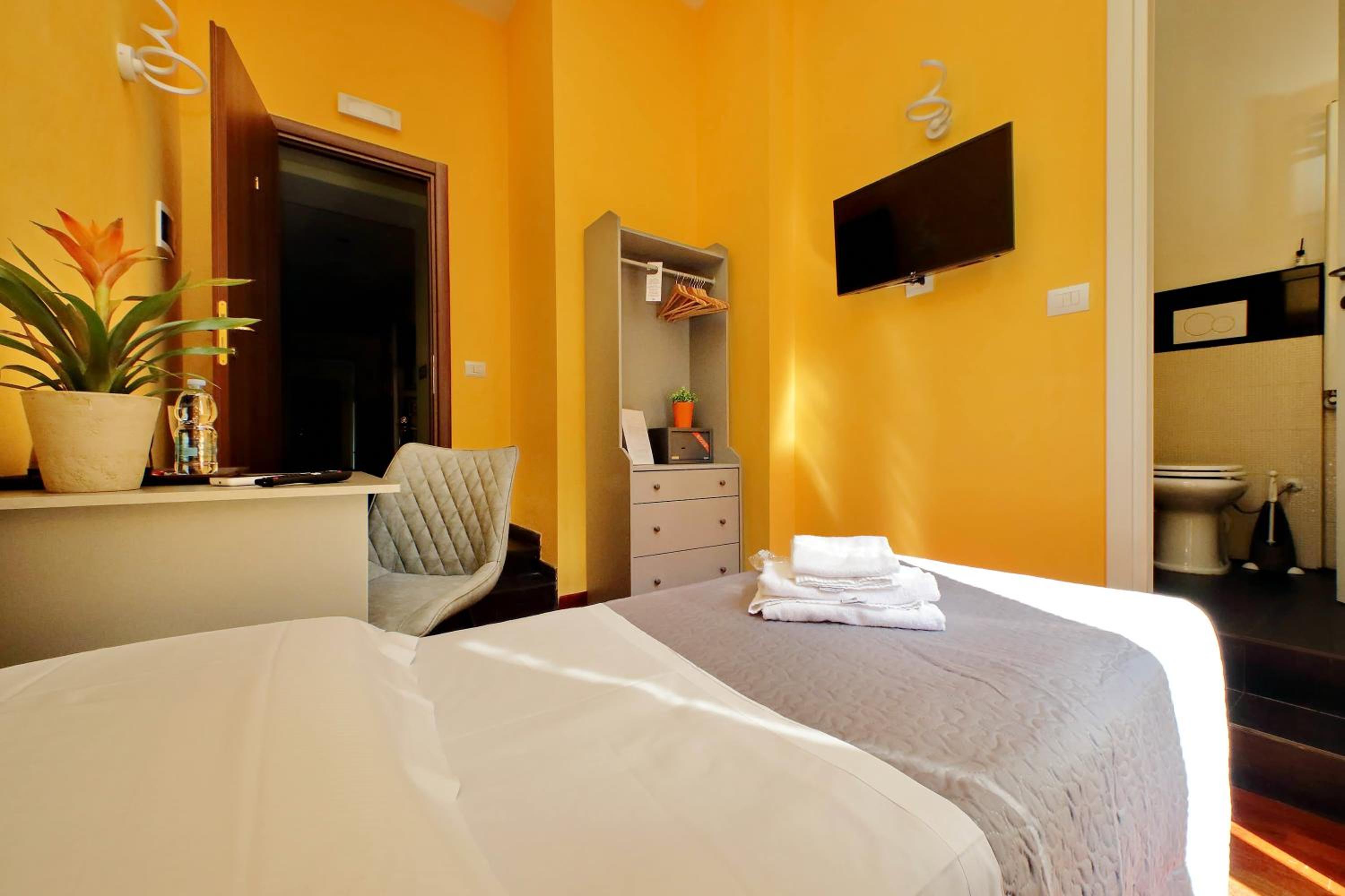 Single Room with Private Bathroom photo 1
