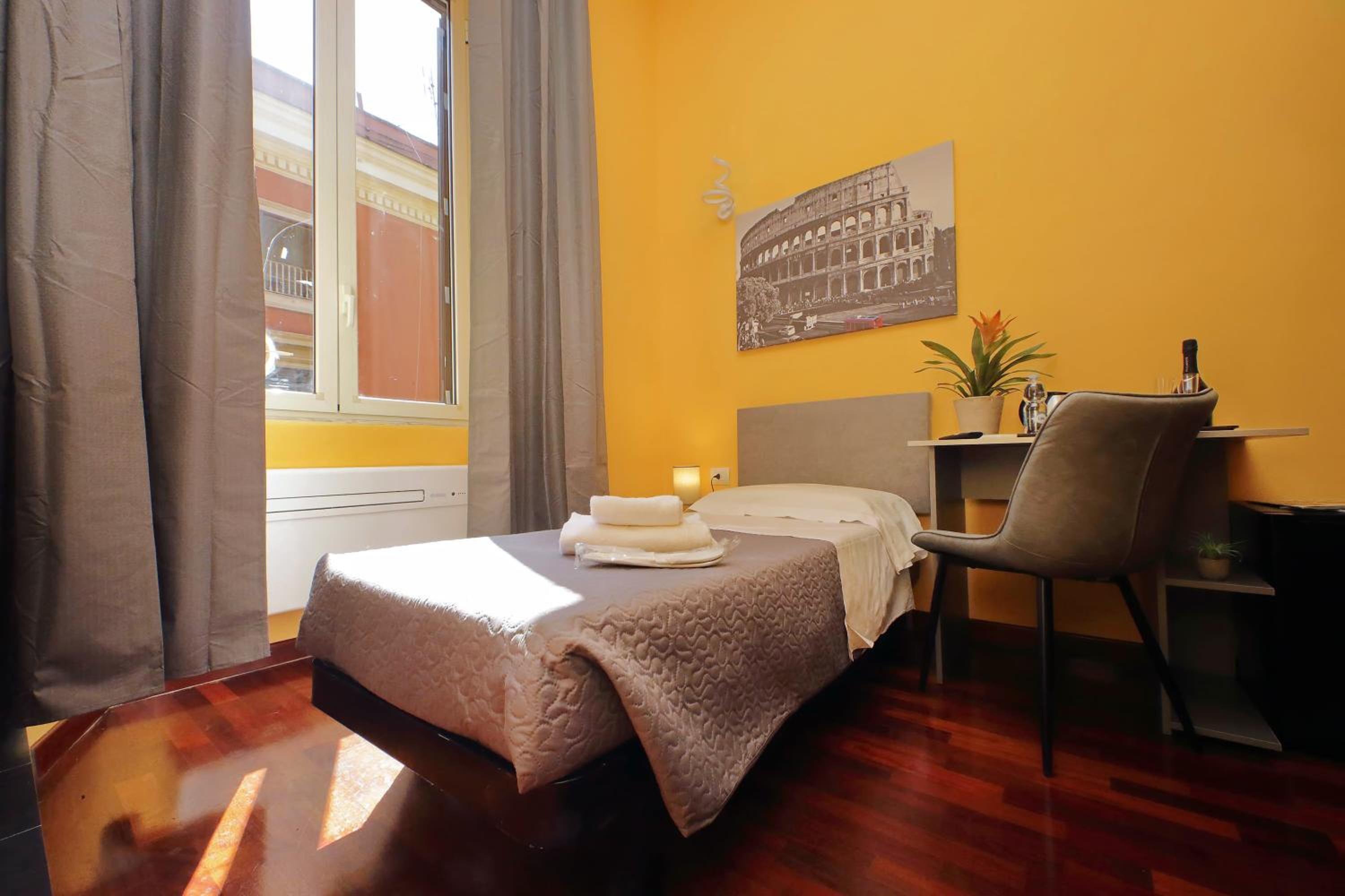 Single Room with Private Bathroom photo 2
