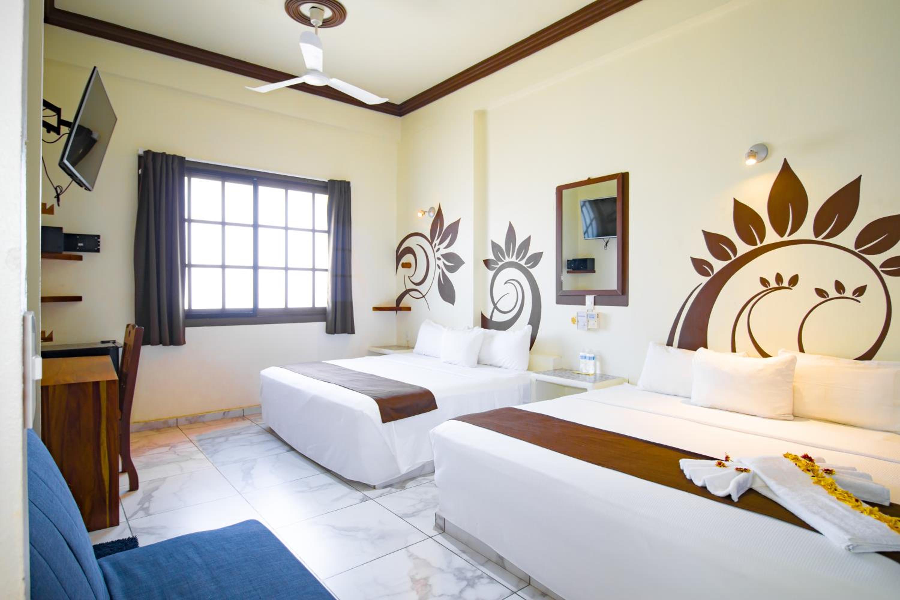 Twin Room - Photo 11