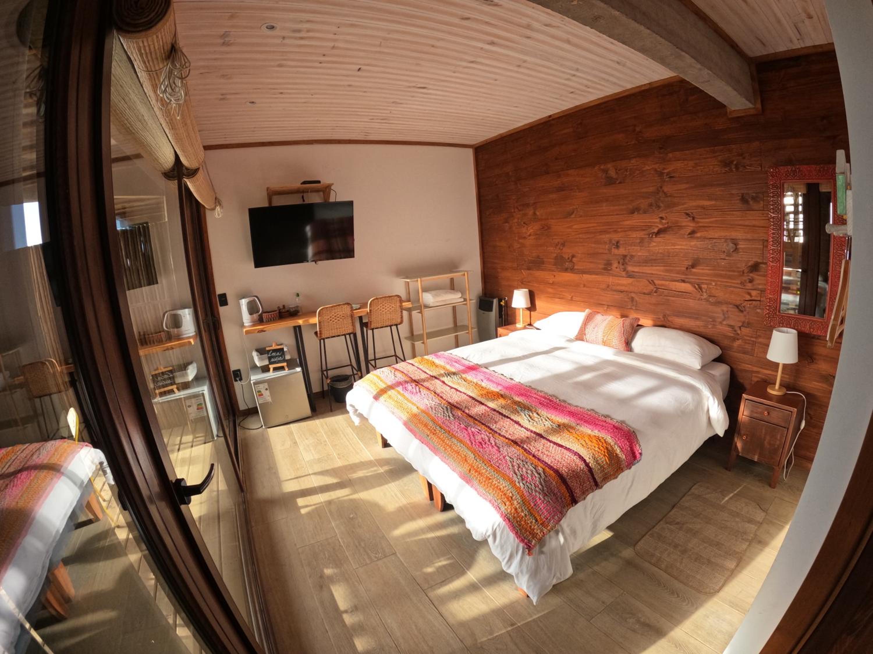 Double Room with Sea View and Hot Tub photo 3