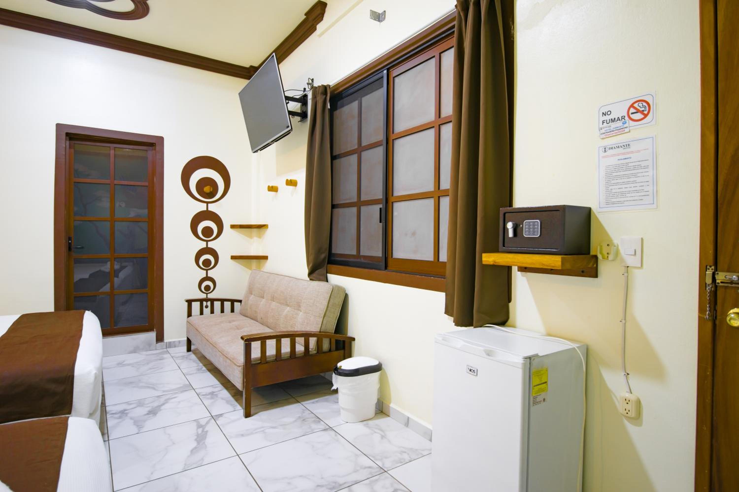 Twin Room - Photo 8