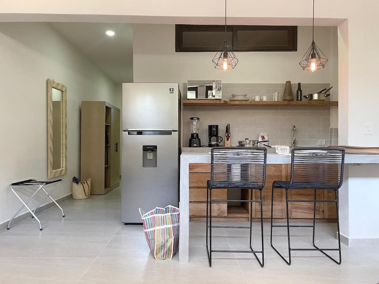 One-Bedroom Apartment - Photo 3