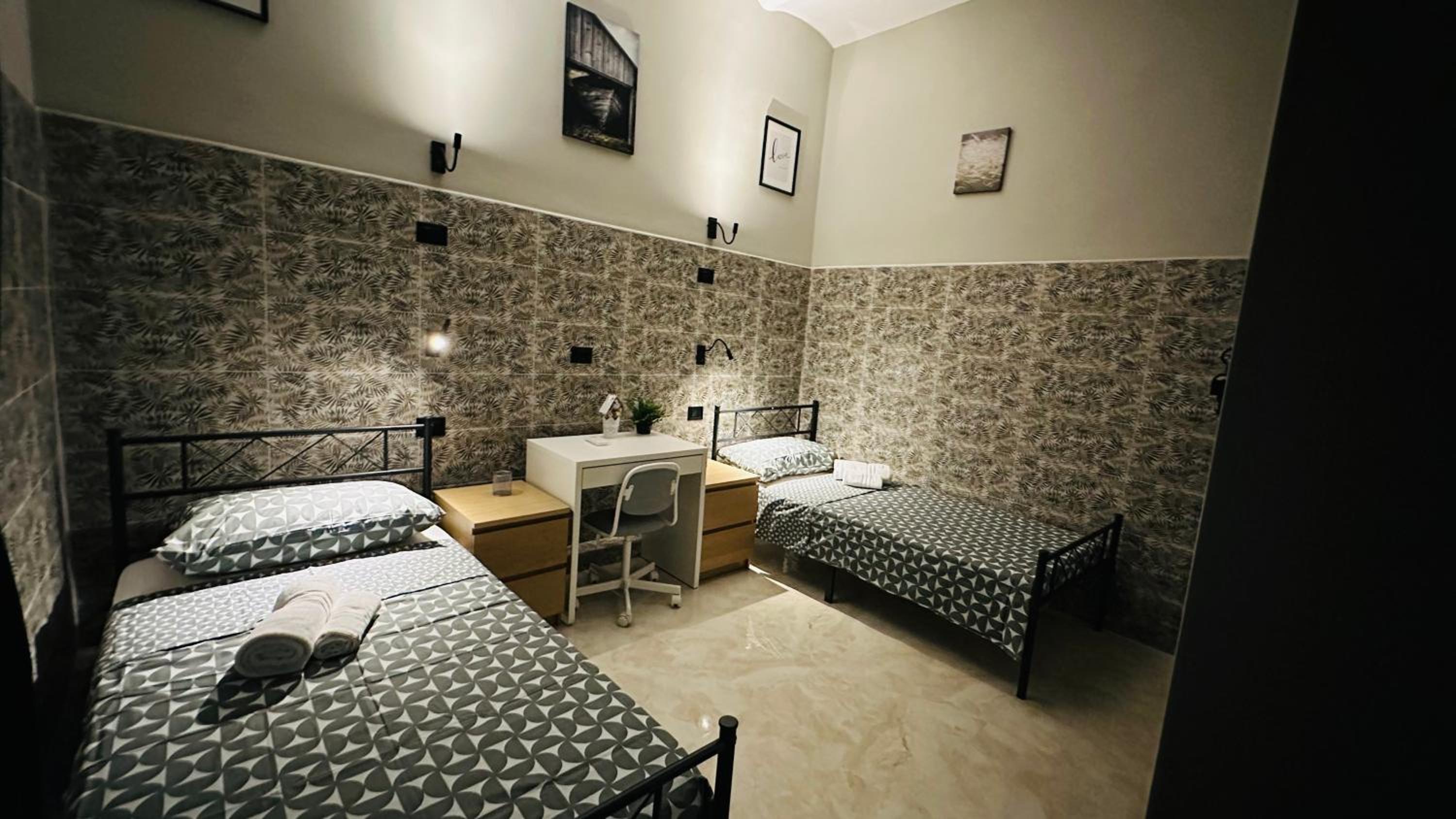 Standard Twin Room with Shared Bathroom photo 3