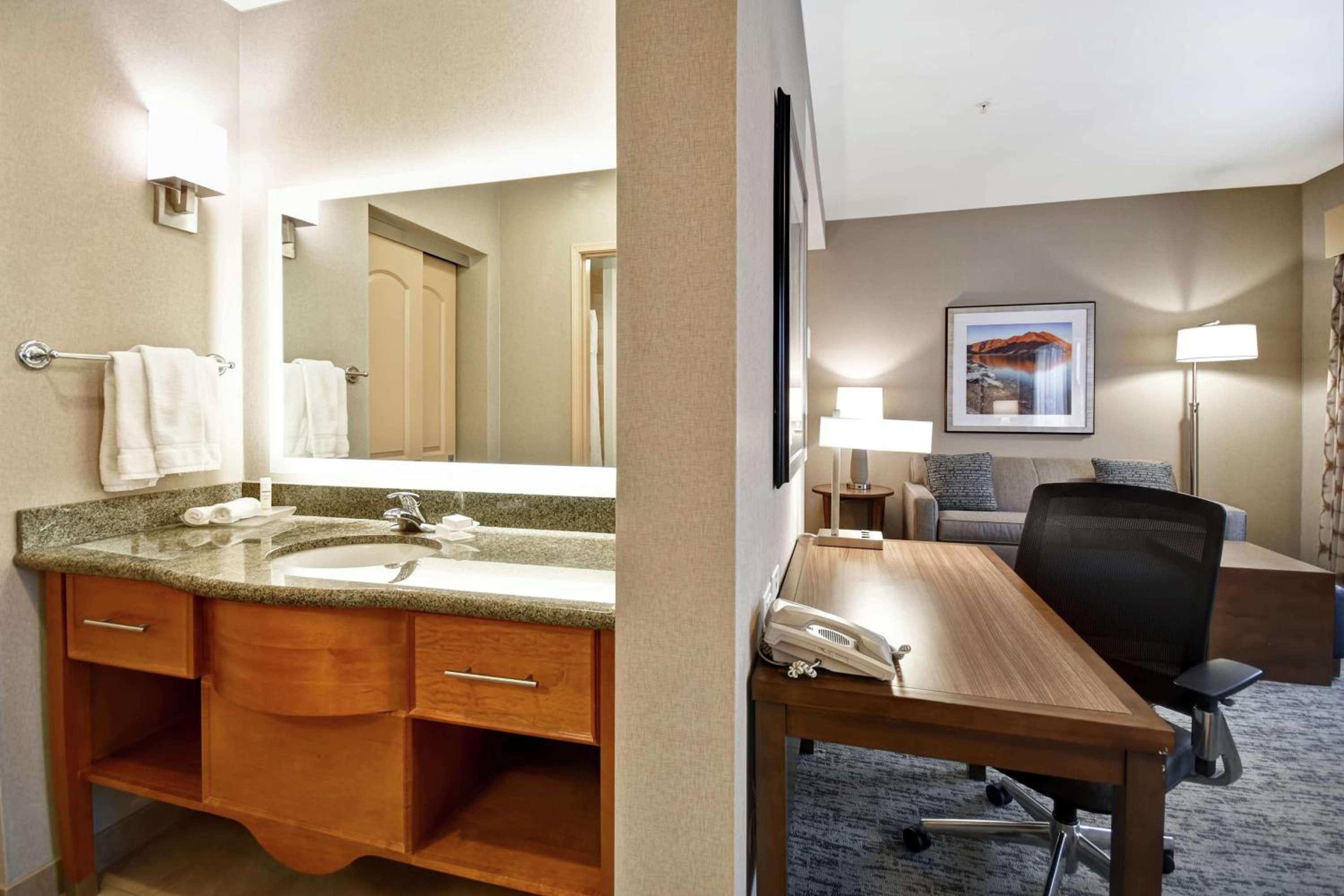King Studio Suite - Non-Smoking - Photo 6