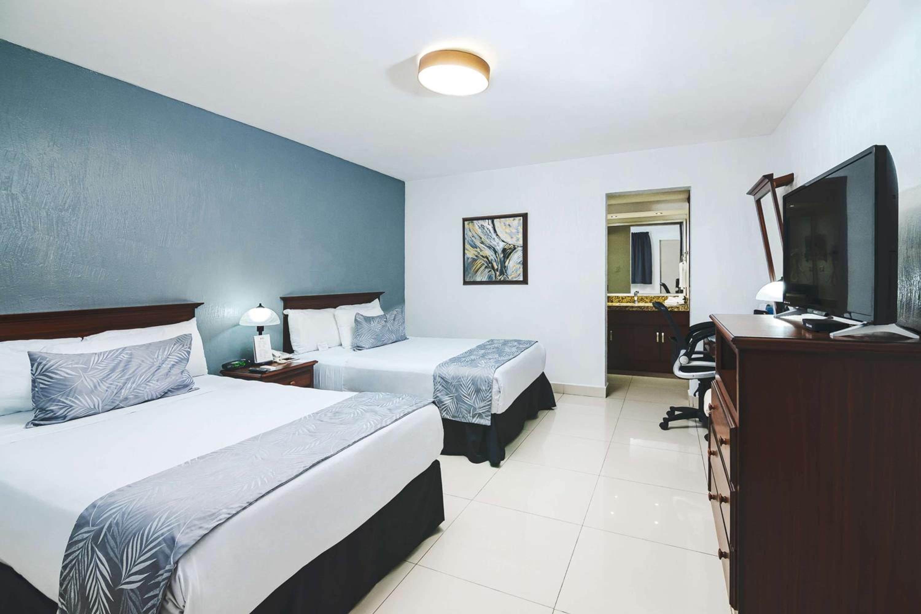 Double Room with Two Double Beds photo 2