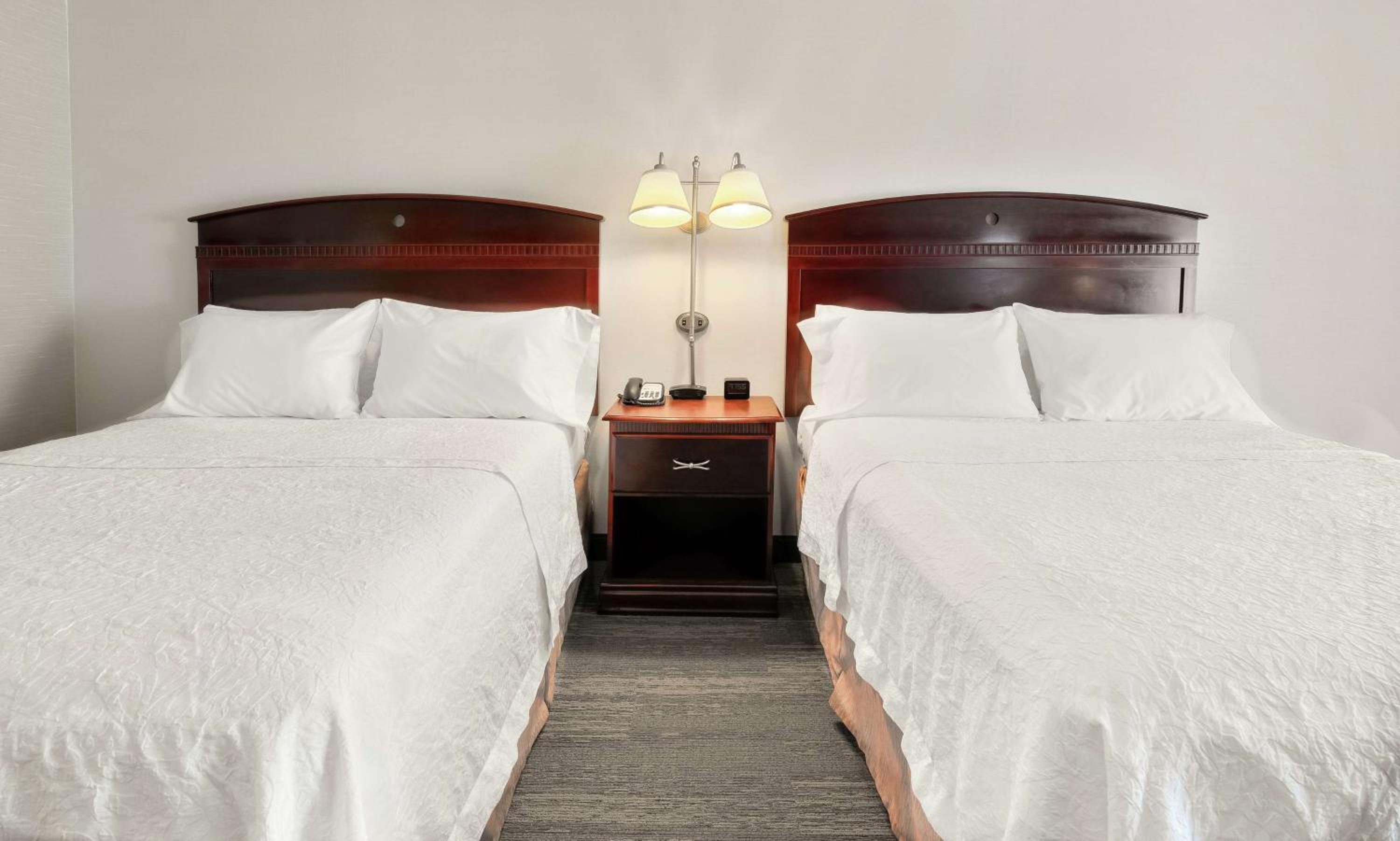 Room with Two Queen Beds - Non-Smoking - Photo 2