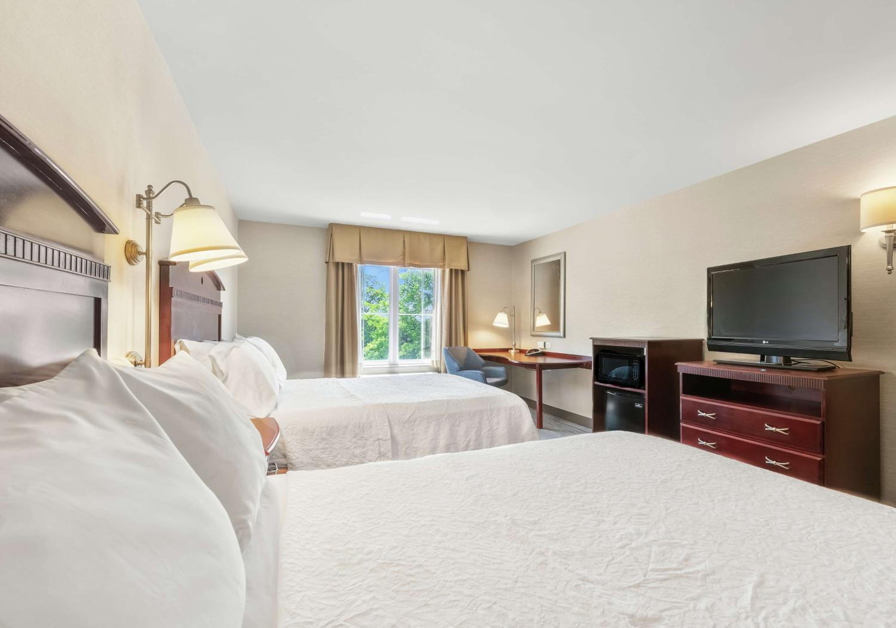 Room with Two Queen Beds - Non-Smoking - Photo 3