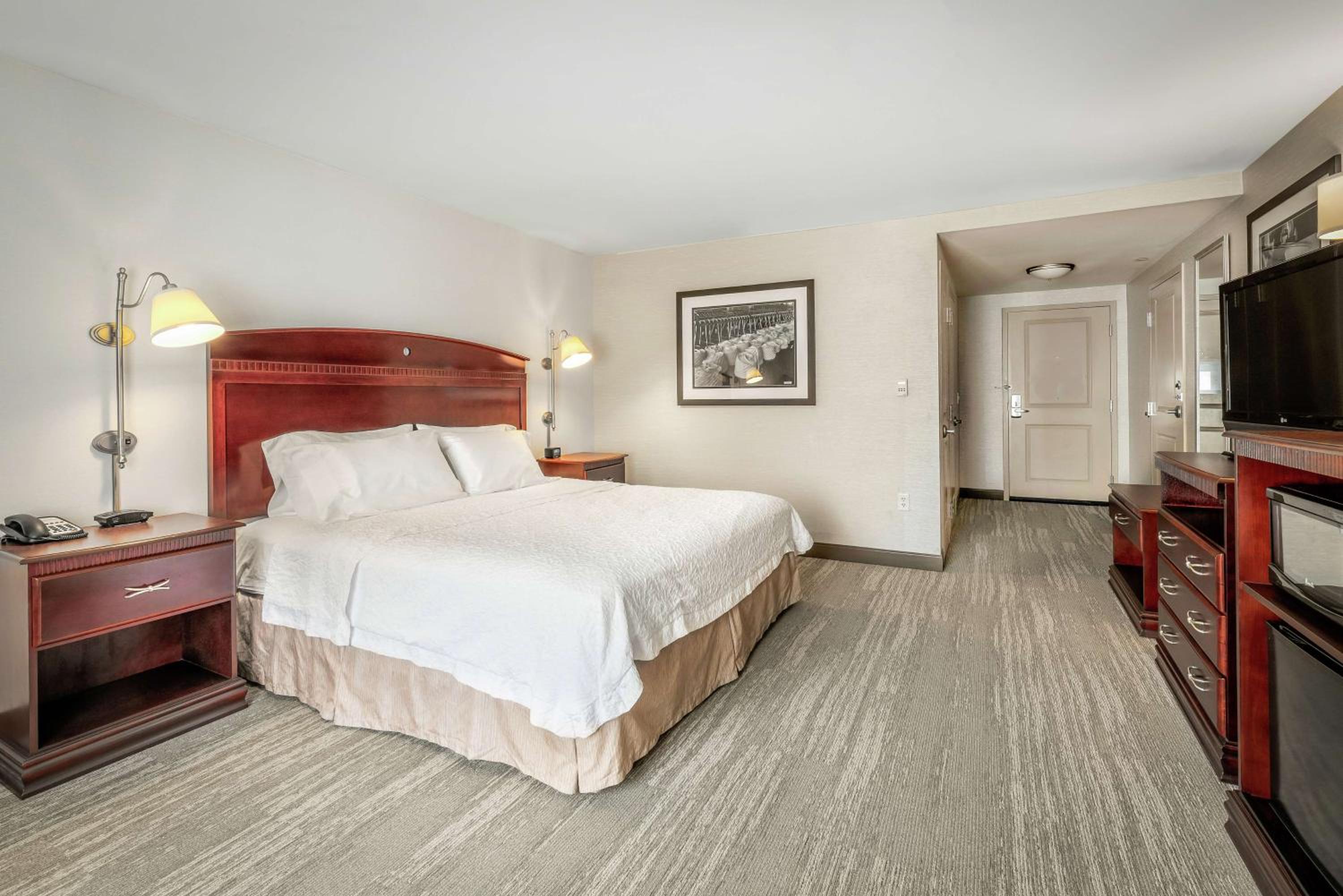 King Room with Accessible Tub - Mobility and Hearing Access/Non-Smoking - Photo 2