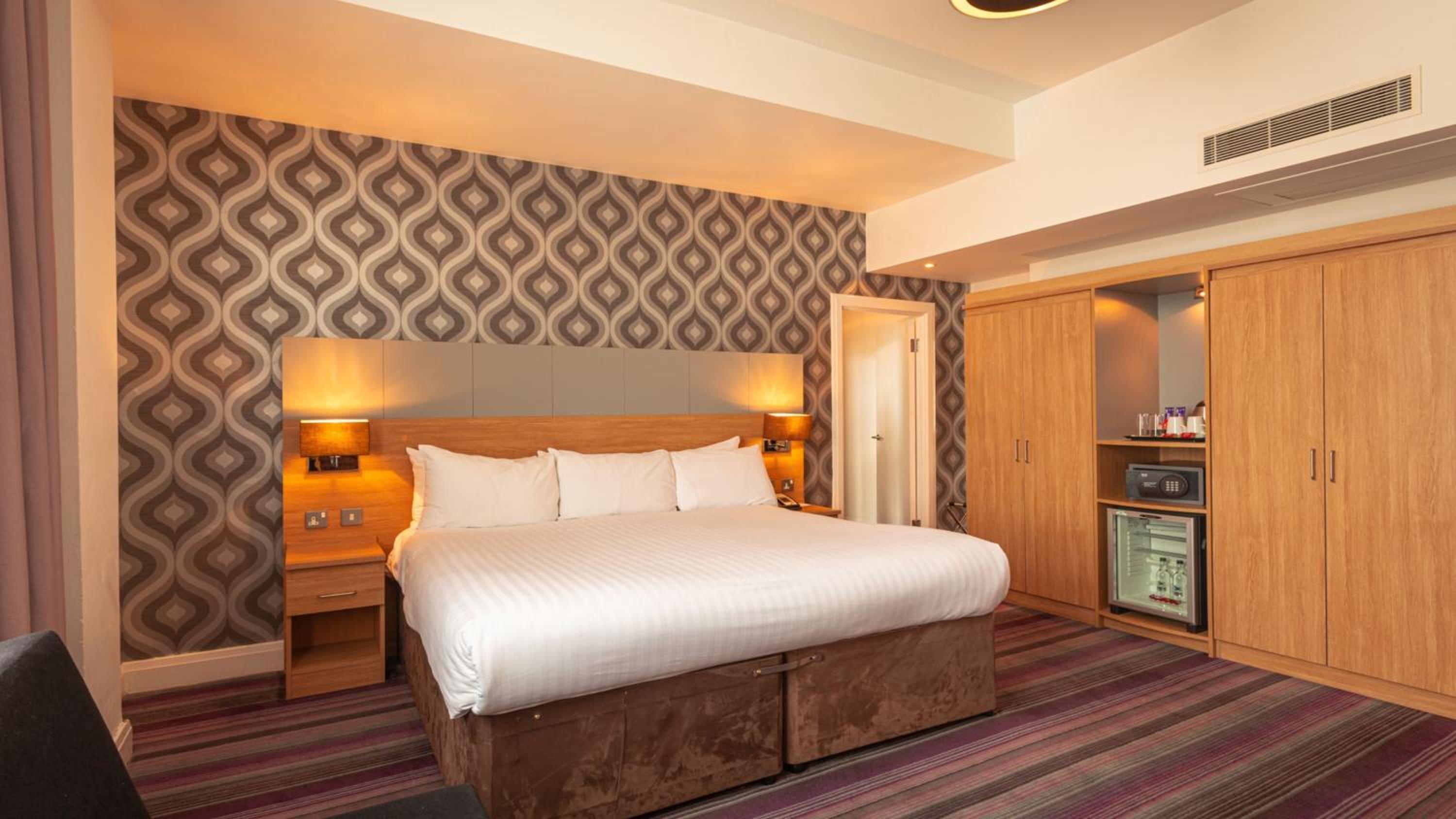 Executive King Room - Photo 7