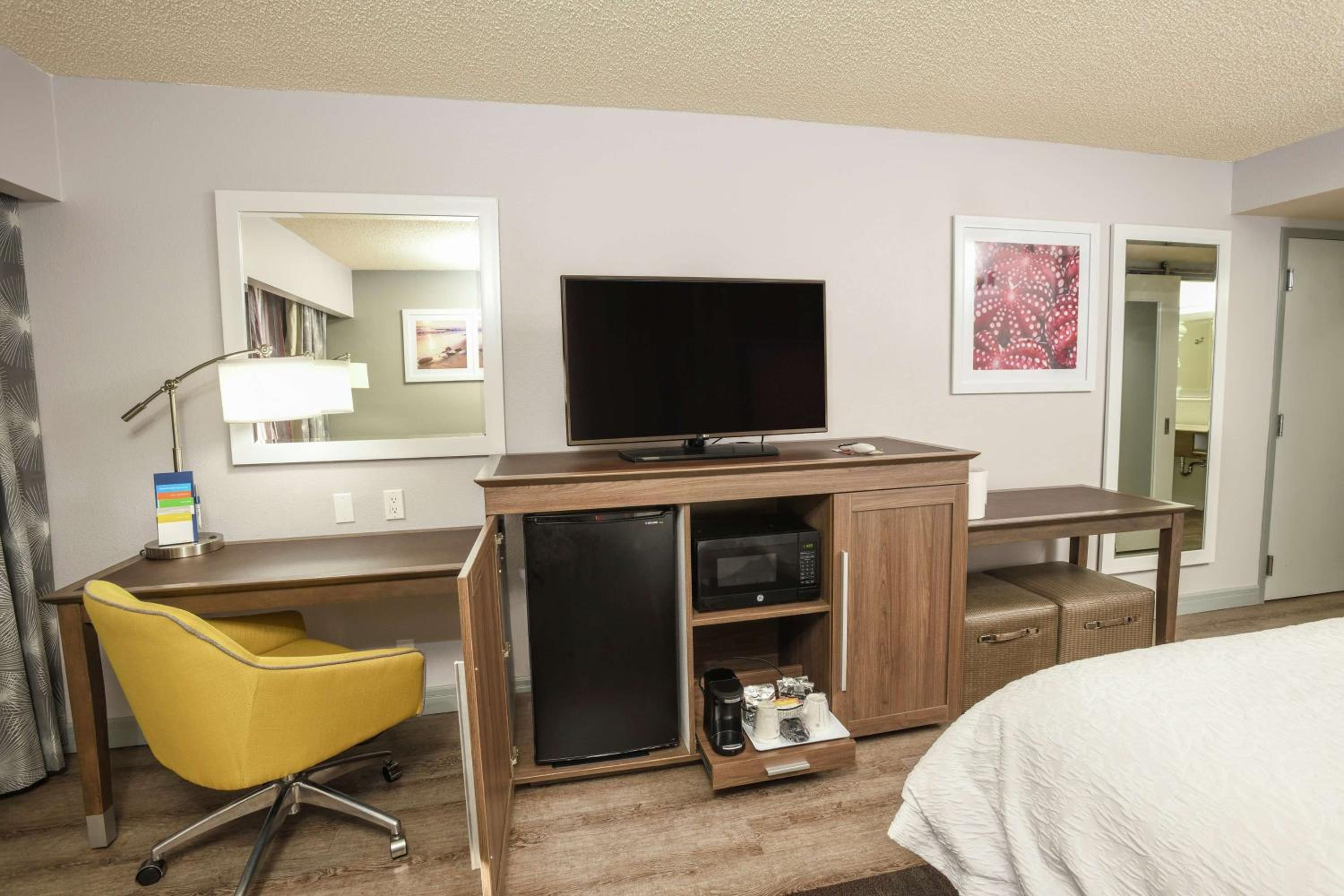 King Study Room - Non-Smoking - Photo 1
