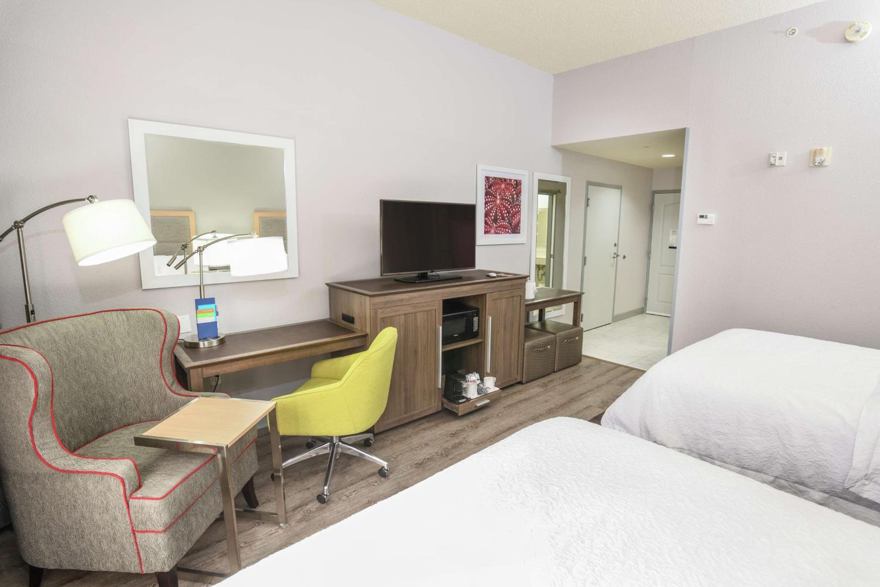 Queen Room with Two Queen Beds - Mobility and Hearing Access/Non-Smoking - Photo 4