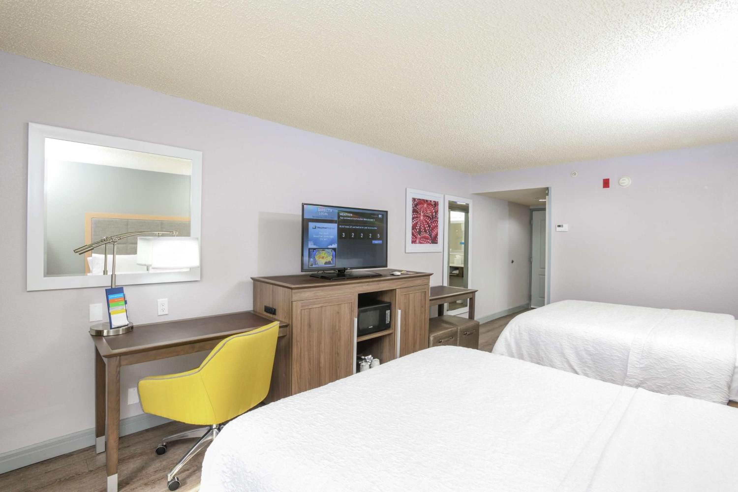 Room with Two Queen Beds - Non-Smoking - Photo 1