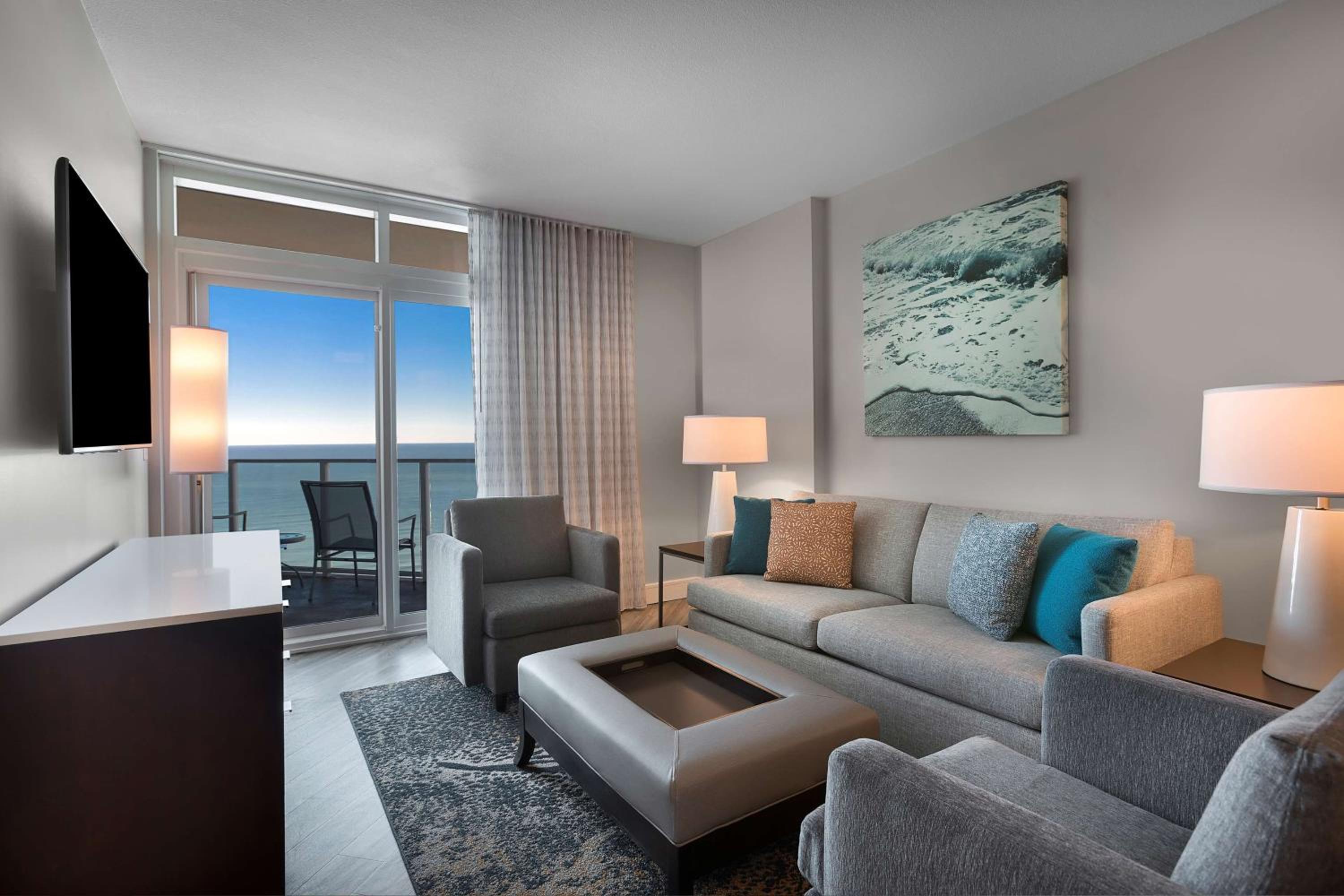 Two-Bedroom Suite with Ocean View, One King Bed and Two Queen Beds - Communication Assistance photo 3