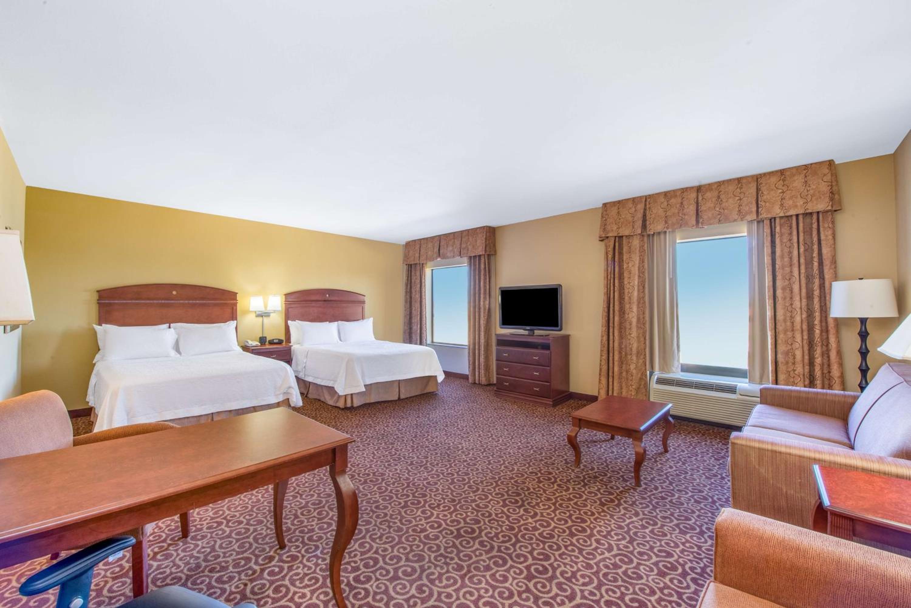 Queen Studio Suite with Two Queen Beds - Non-Smoking - Photo 1