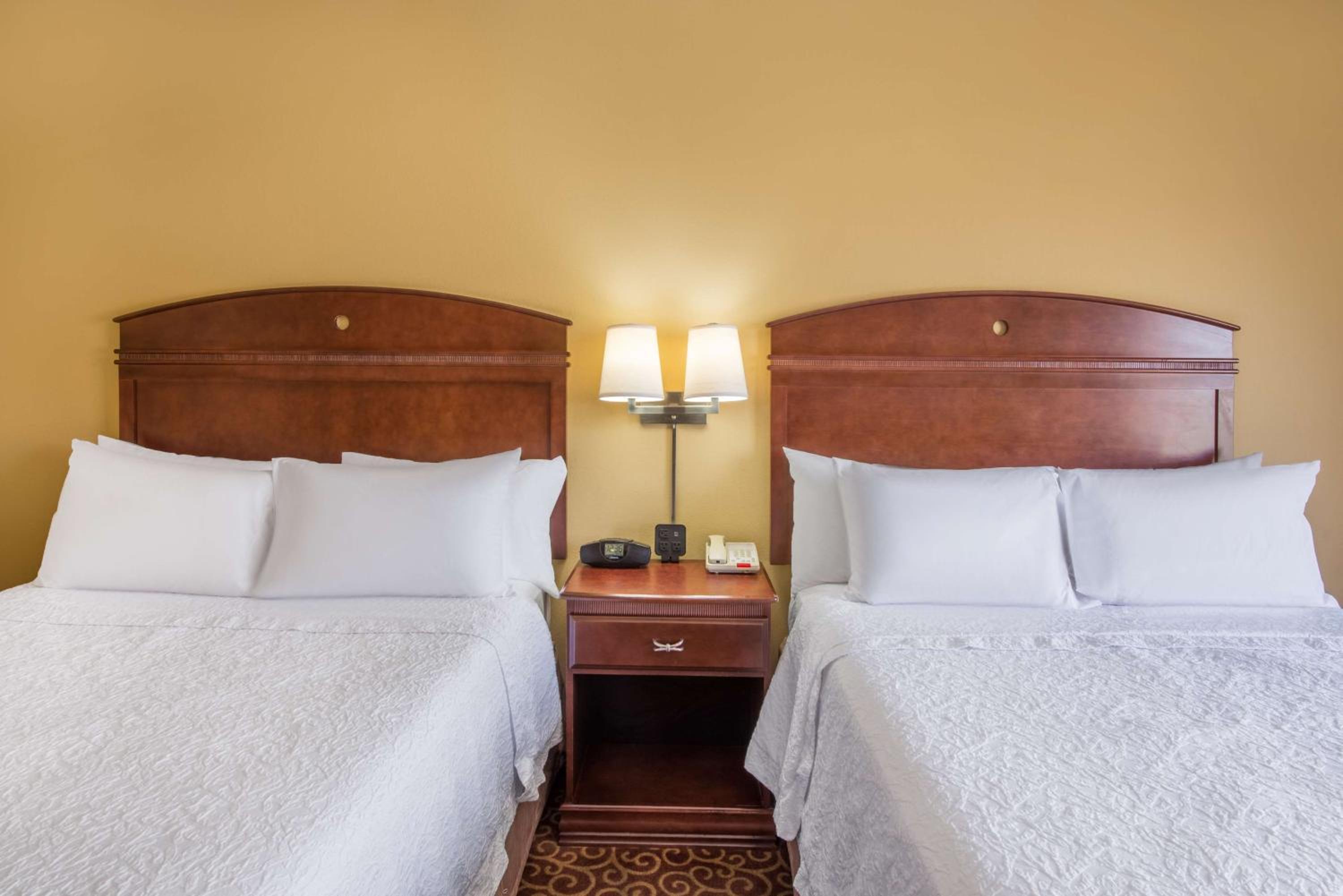 Room with Two Queen Beds - Non-Smoking - Photo 1