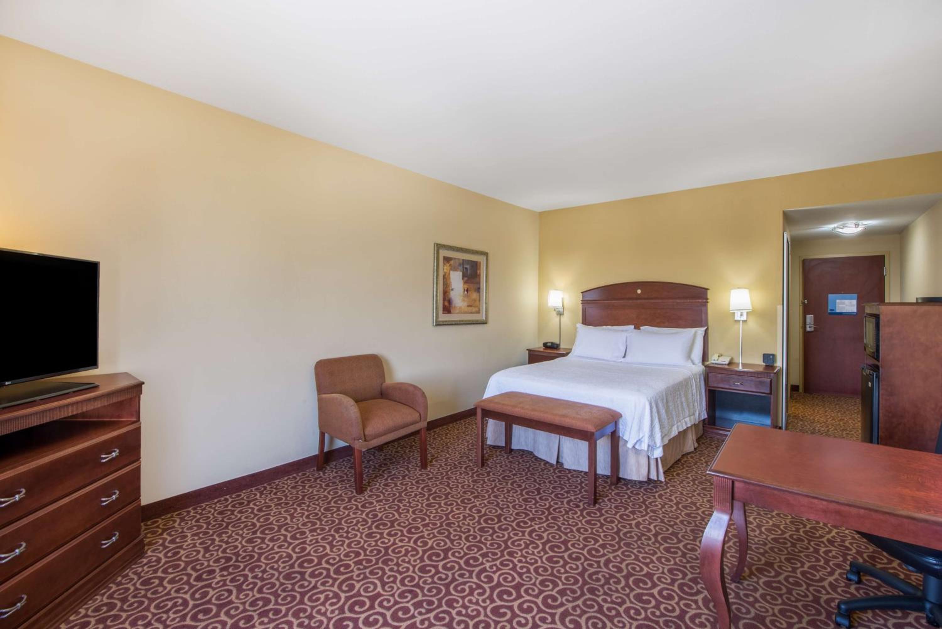 Queen Room - Non-Smoking - Photo 1