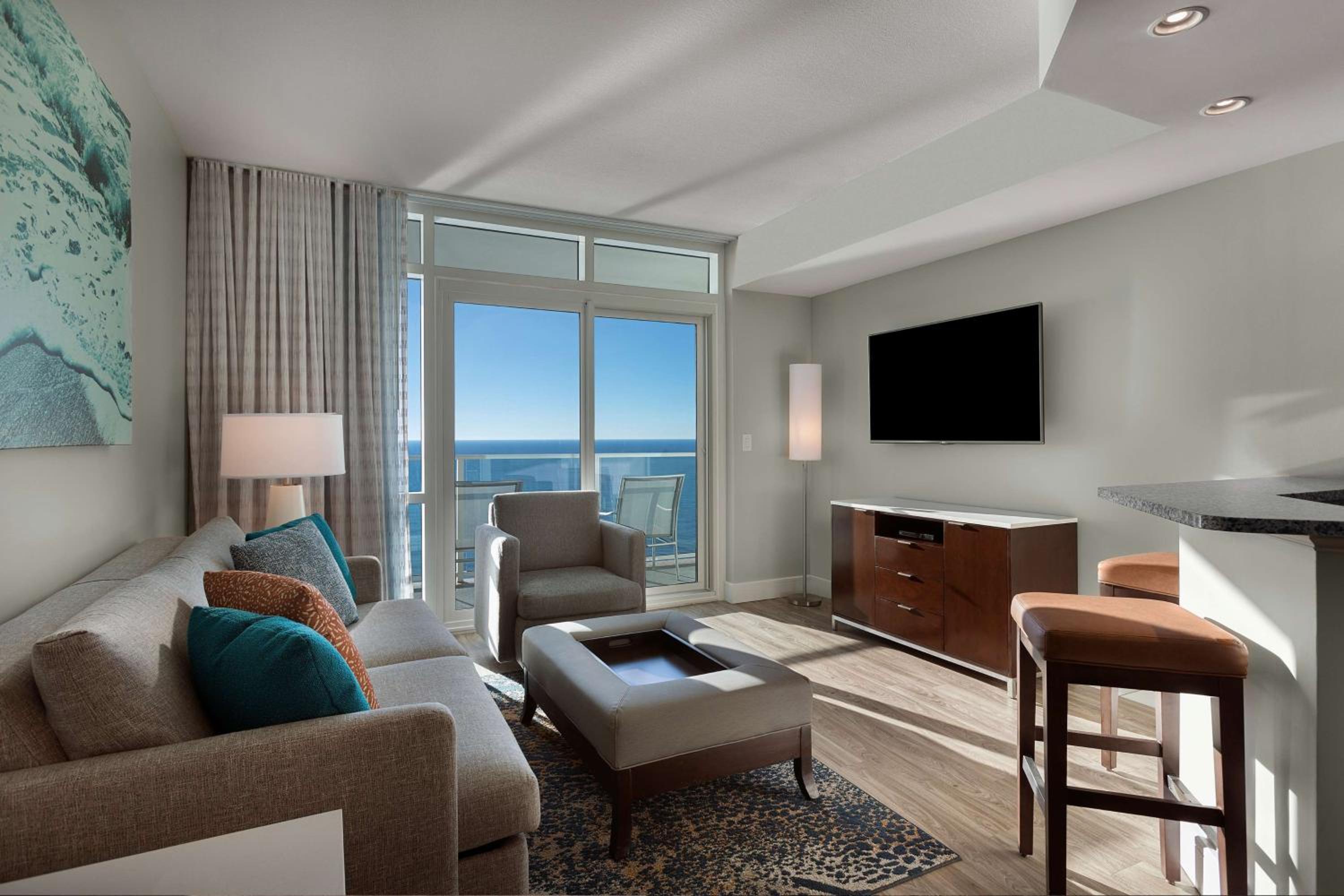 One-Bedroom Oceanfront King Suite - Communication Assistance photo 3