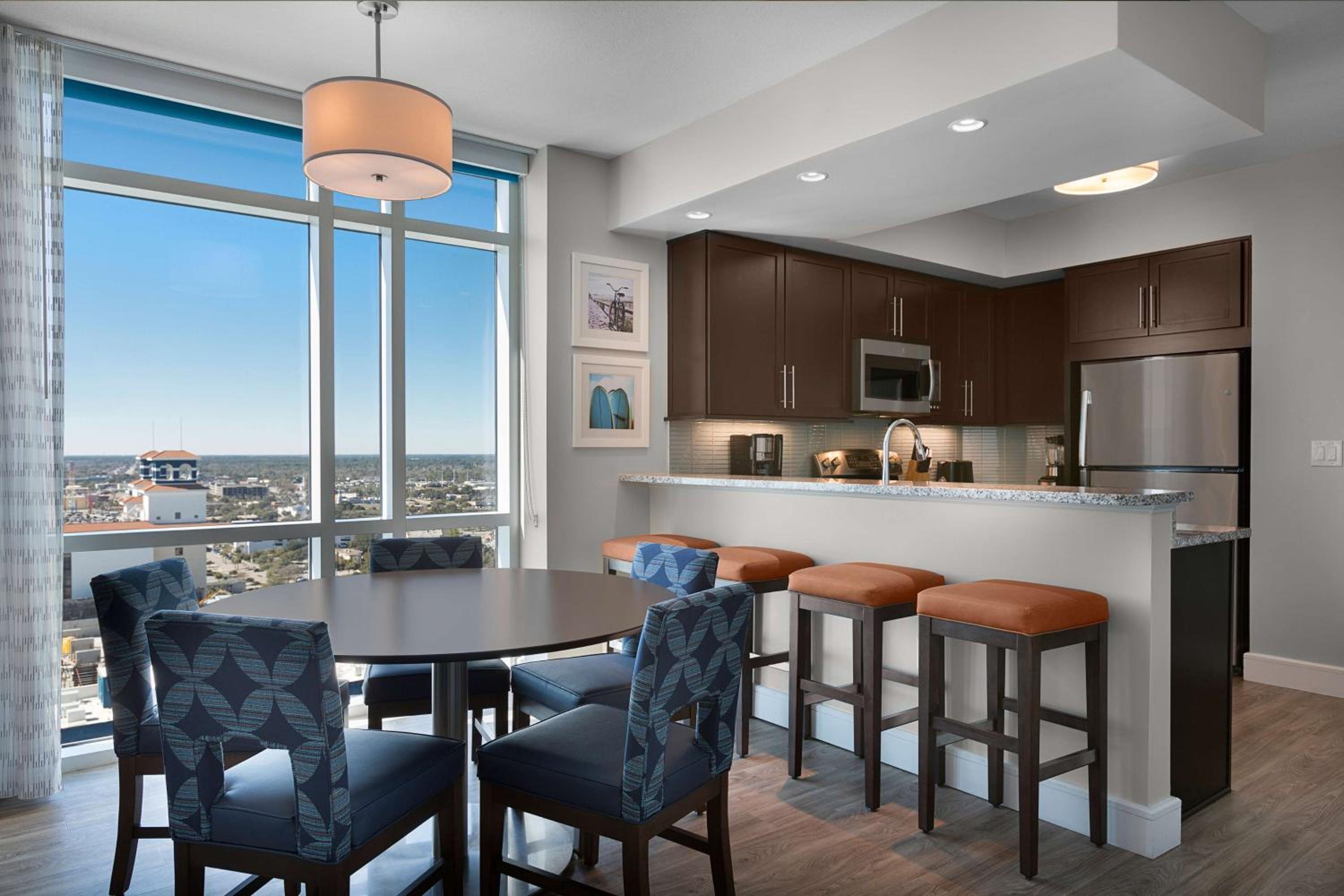 Three-Bedroom Oceanfront Suite with One King Bed, Three Queen Beds and Roll-In Shower - Mobility Access