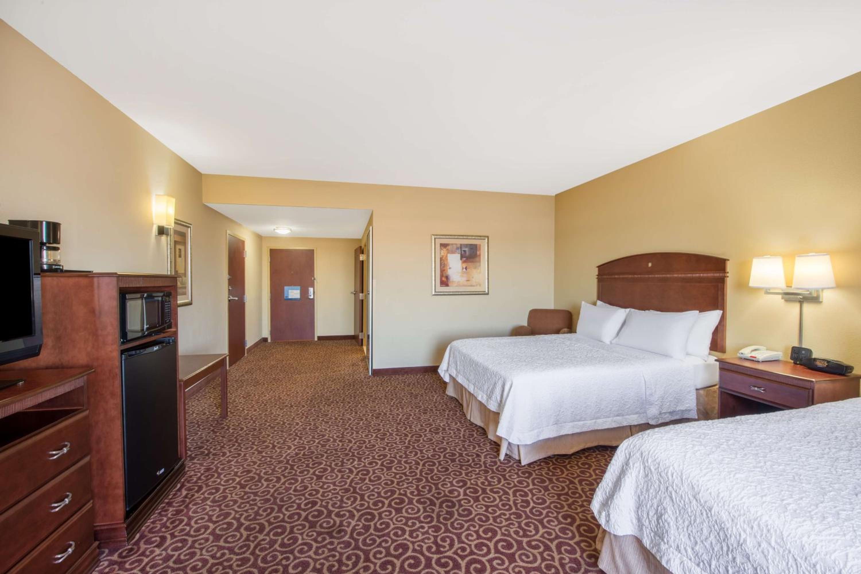 Queen Room with Two Queen Beds - Mobility and Hearing Access/Non-Smoking - Photo 4