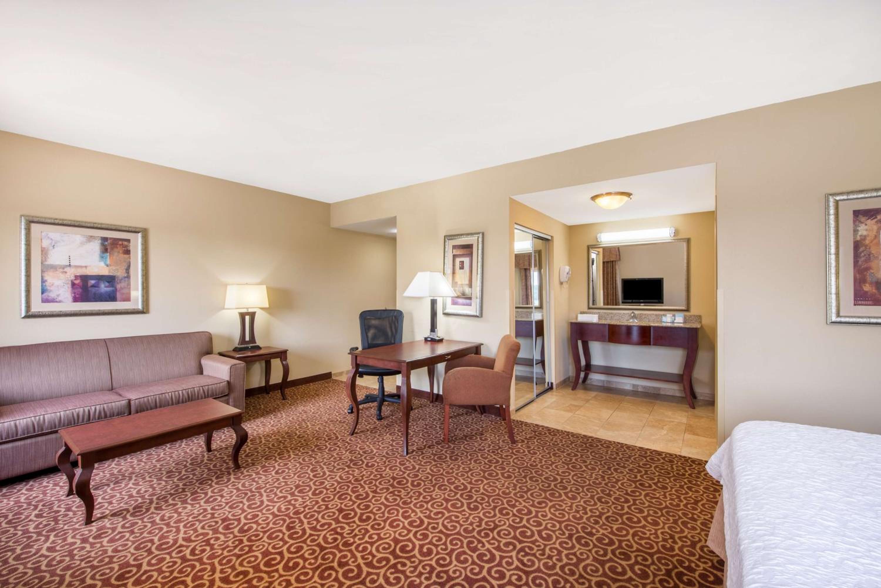 King Studio Suite - Non-Smoking - Photo 3