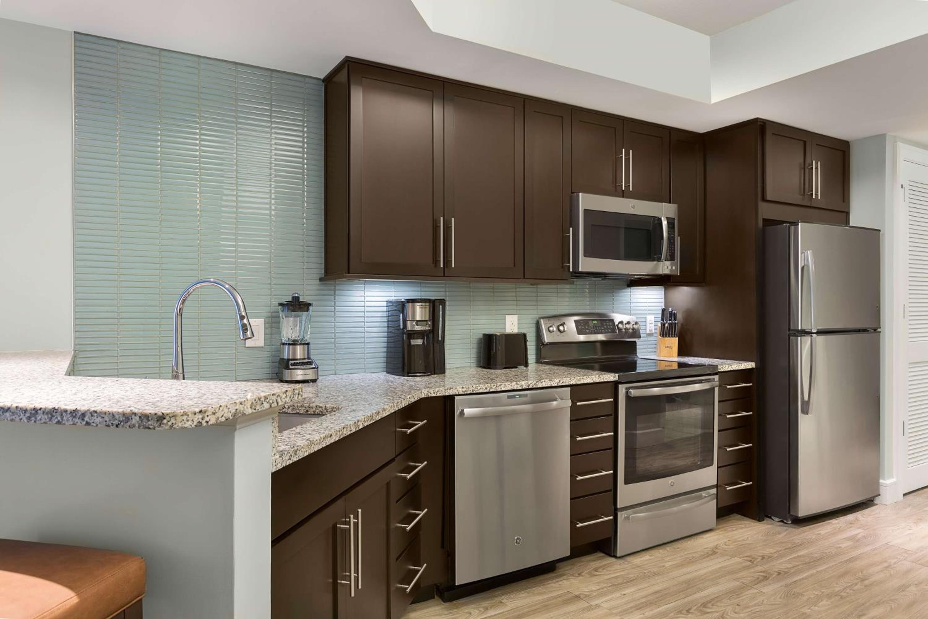 One-Bedroom Oceanfront King Suite - Communication Assistance