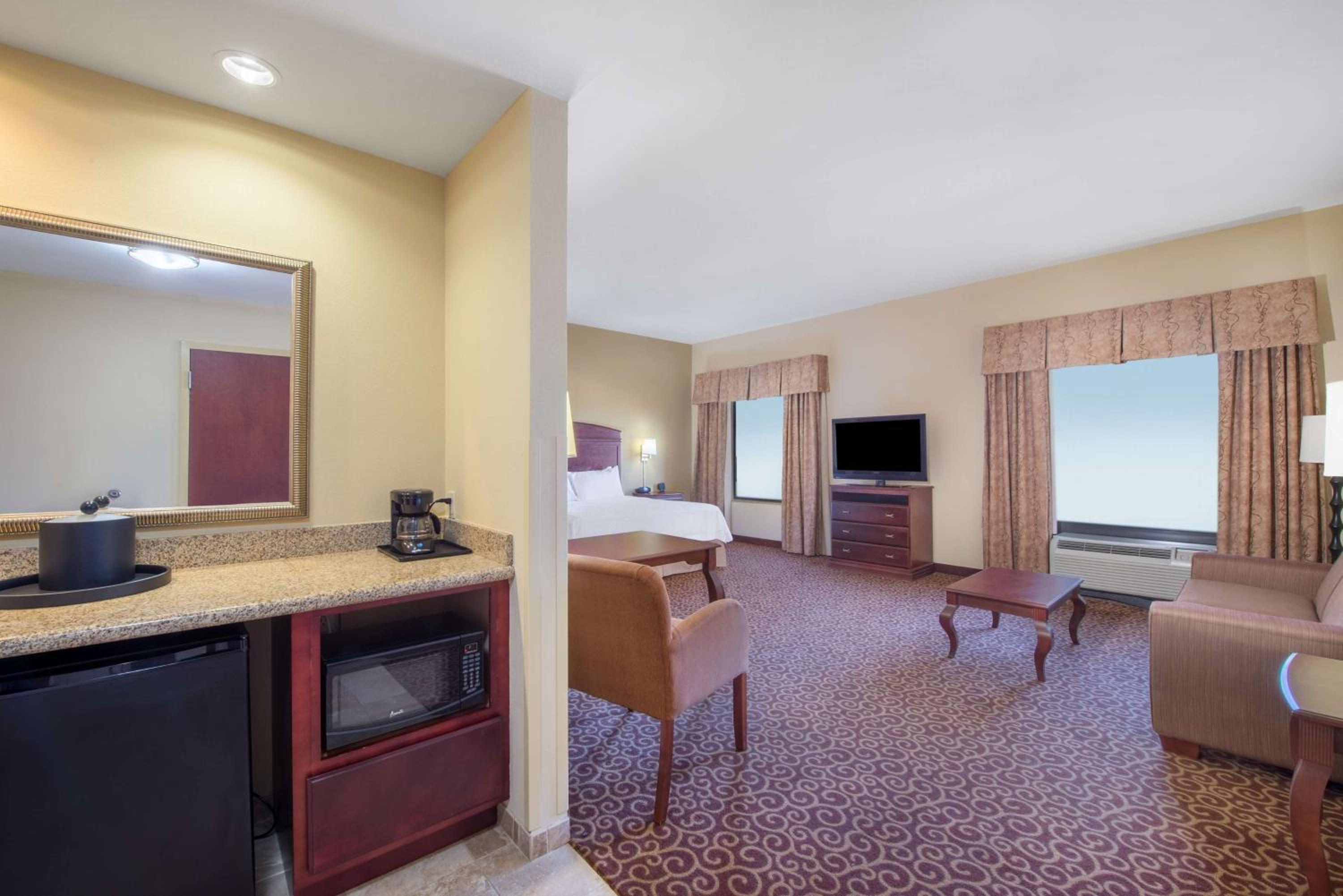 King Studio Suite - Non-Smoking - Photo 2