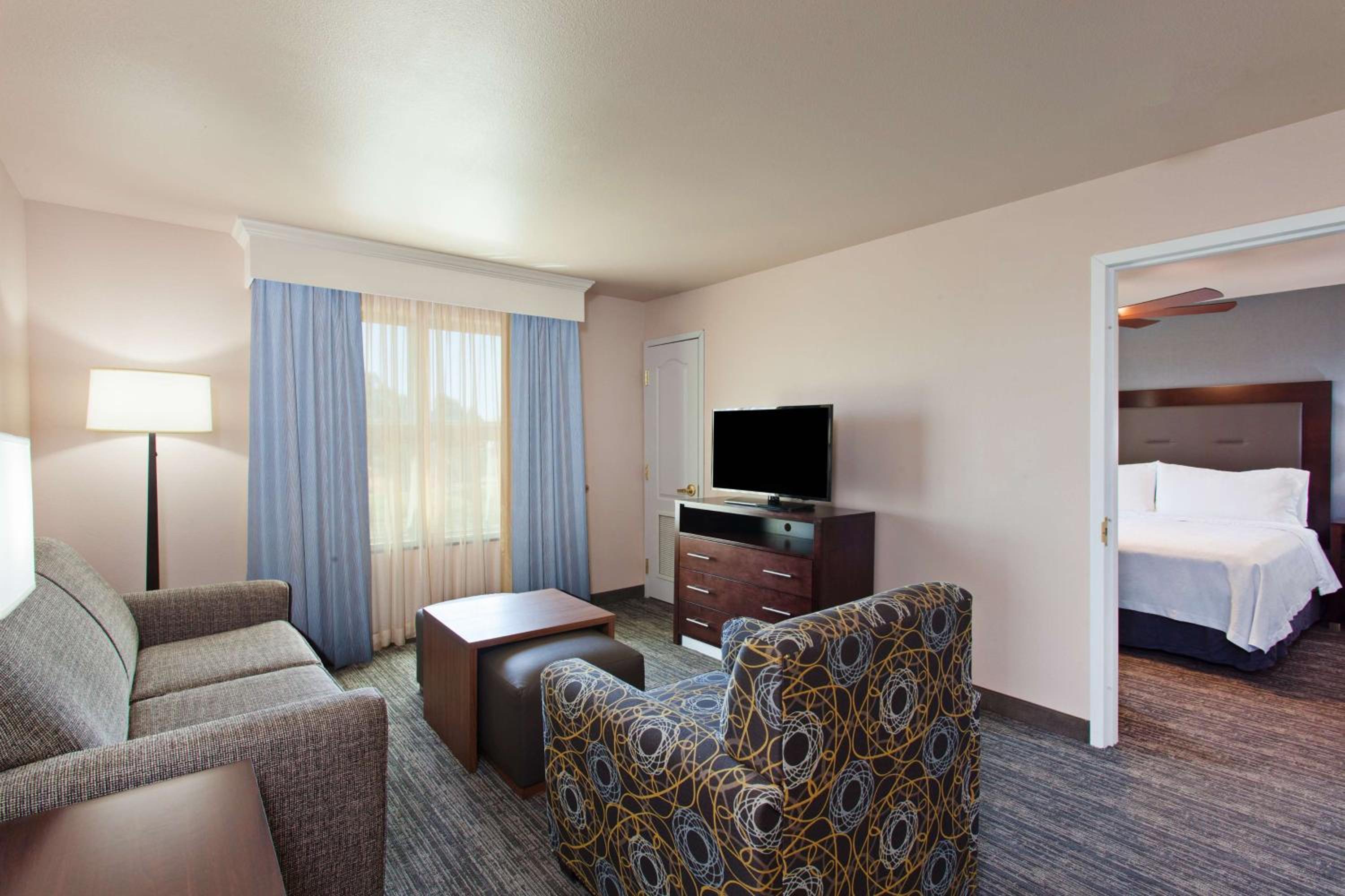 King Suite - Hearing Access/Non-Smoking - Photo 3
