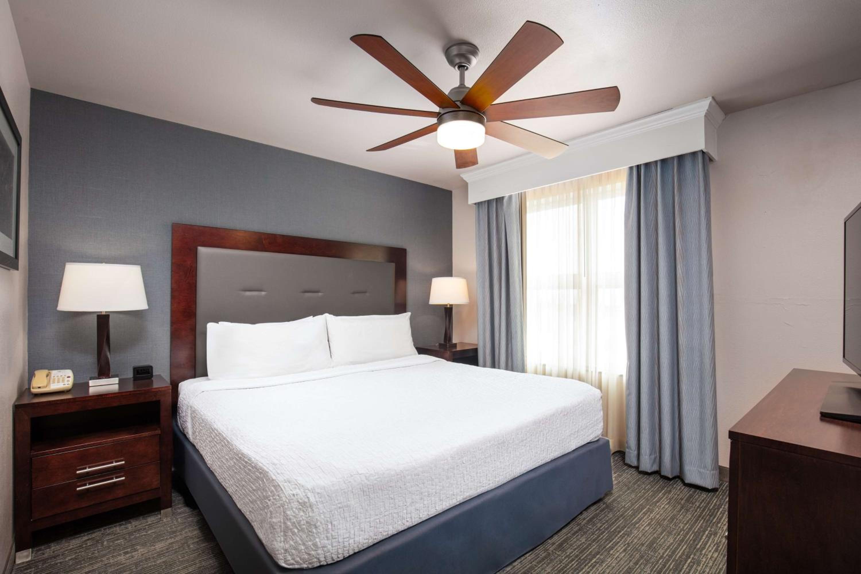 King Suite - Hearing Access/Non-Smoking - Photo 1