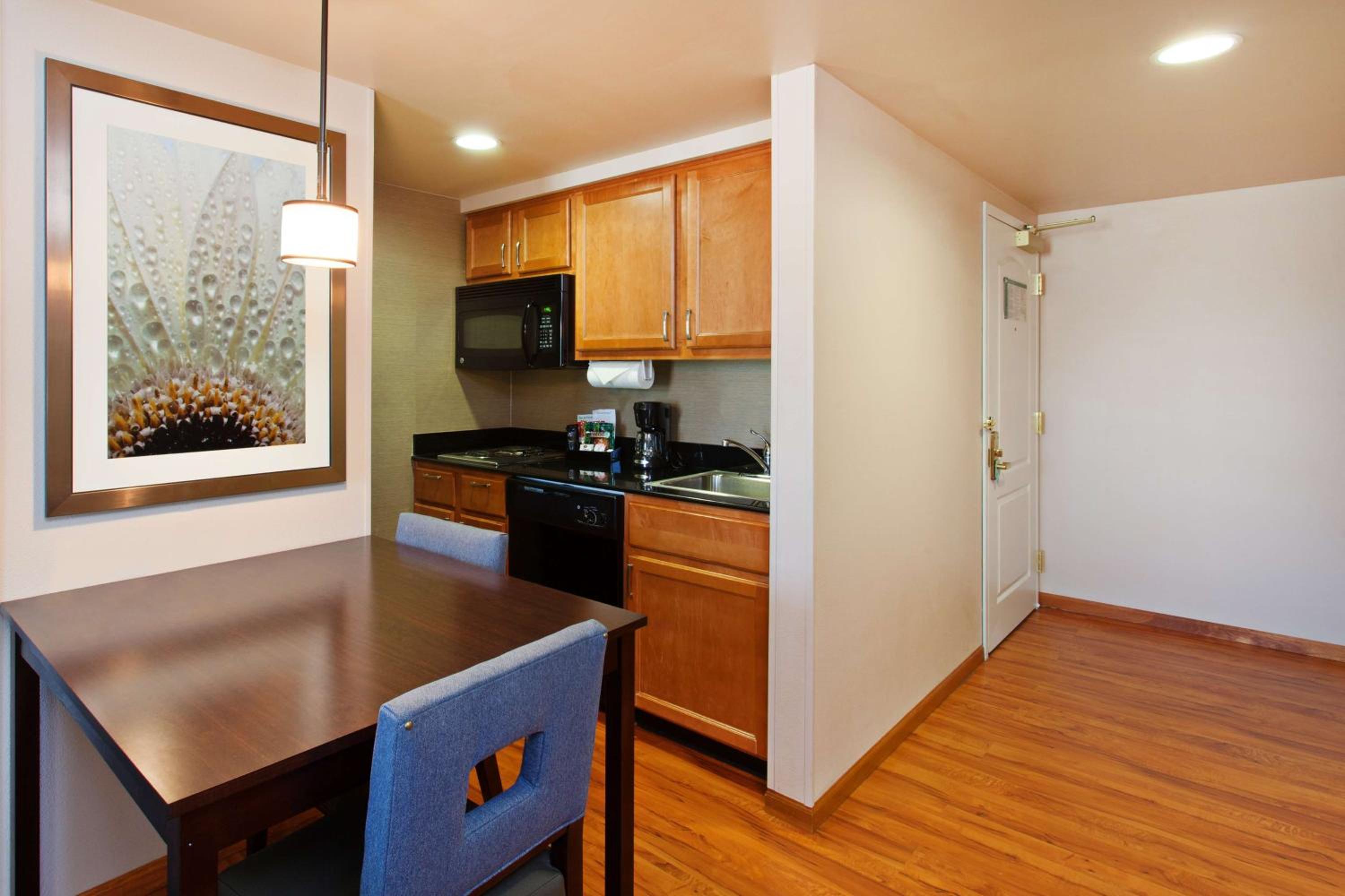 King Studio Suite - Non-Smoking - Photo 2