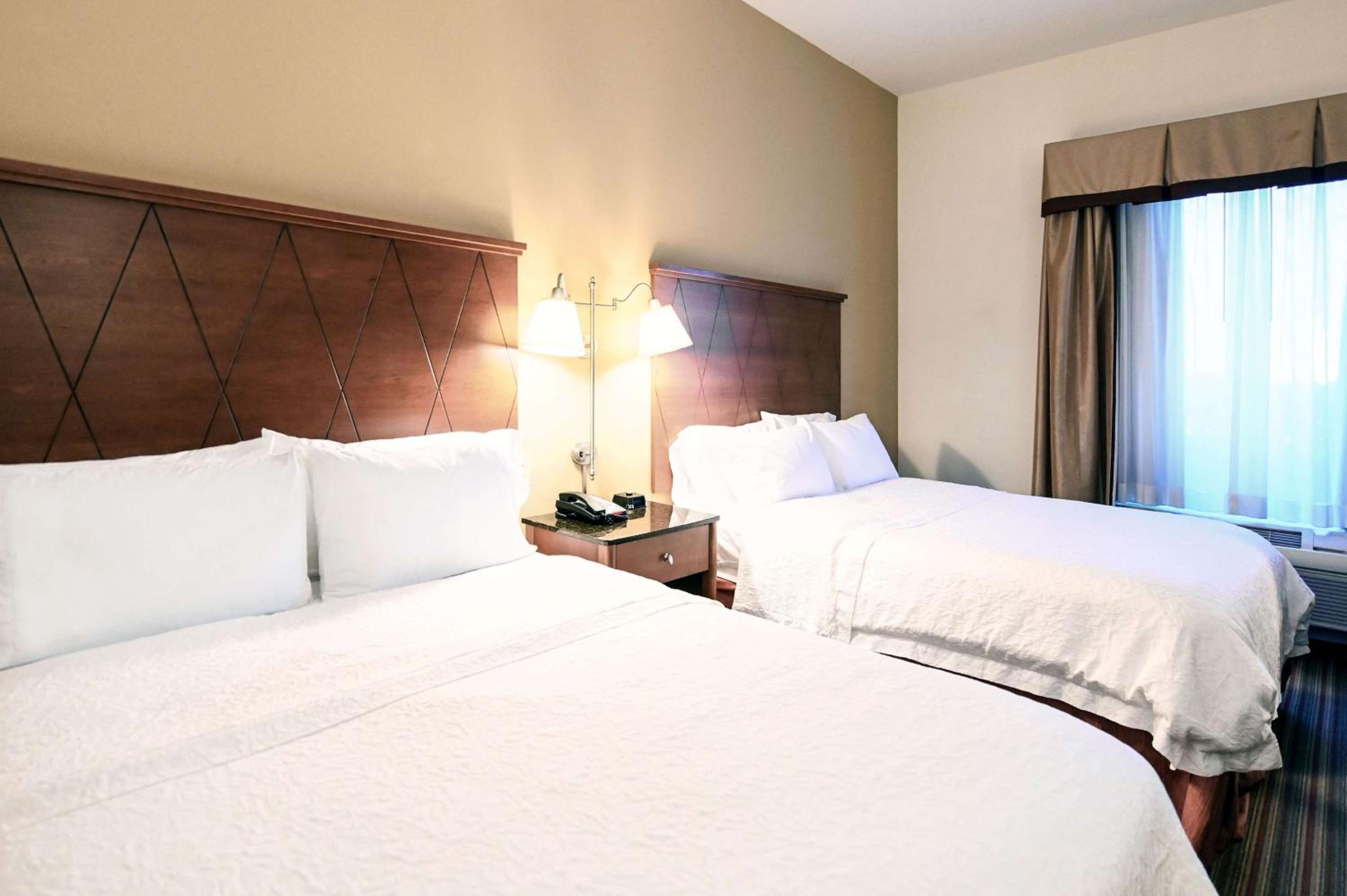 Room with Two Queen Beds - Non-Smoking - Photo 1