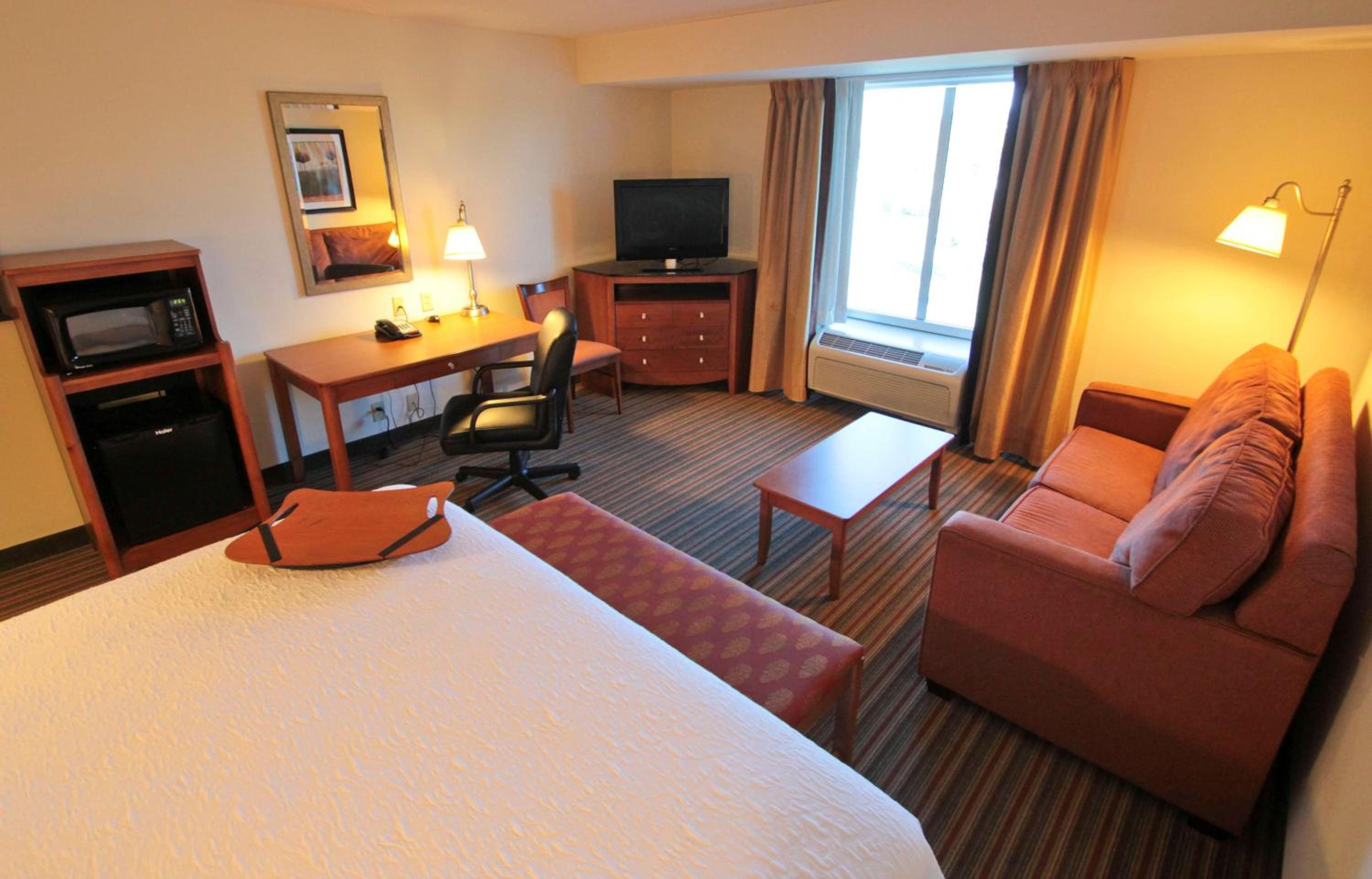 King Room with Sofa Bed - Non-Smoking - Photo 3