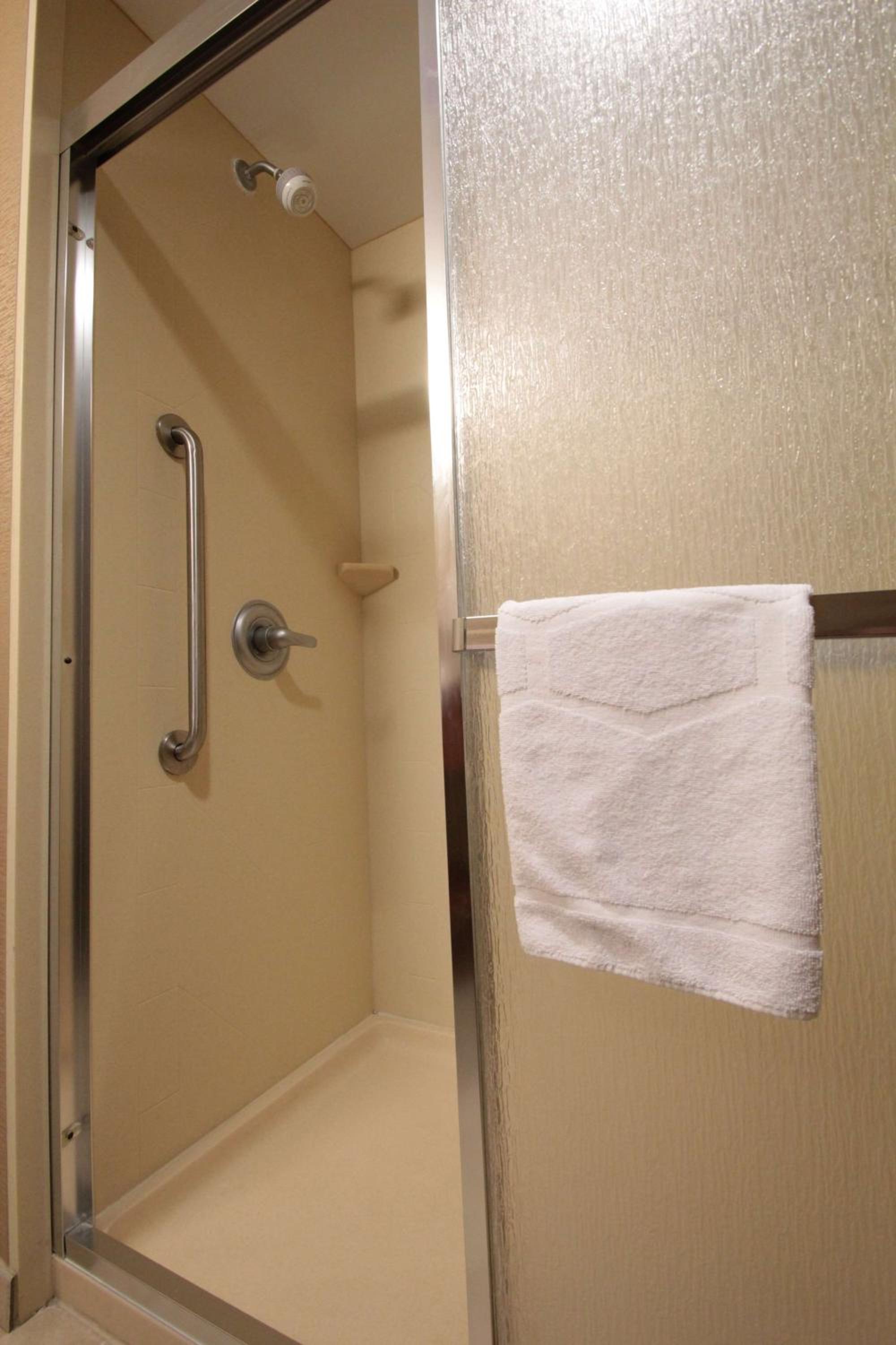 King Room with King Bed - Non-Smoking - Photo 3