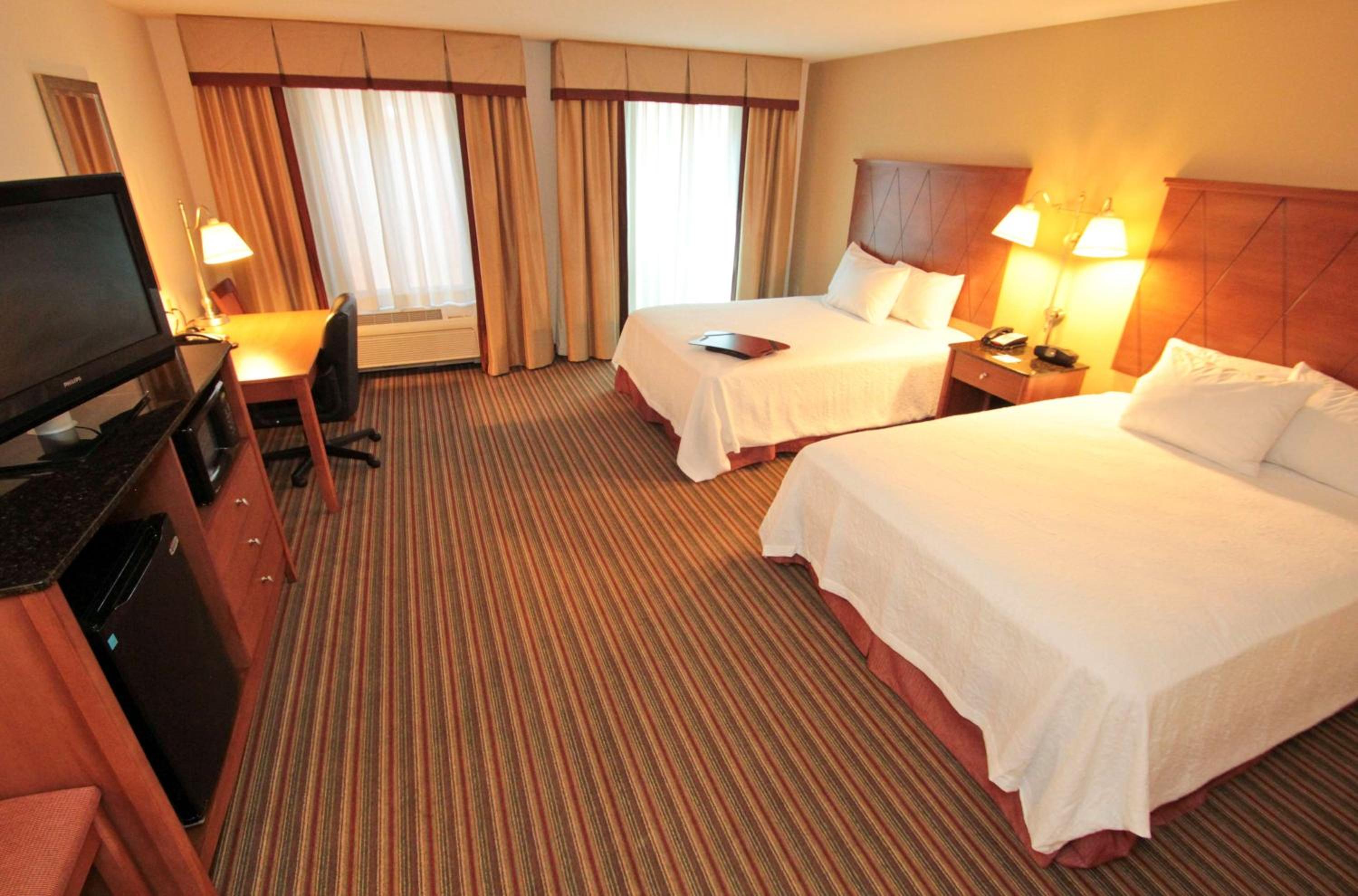 Queen Room with Two Queen Beds - Mobility and Hearing Access/Non-Smoking - Photo 5