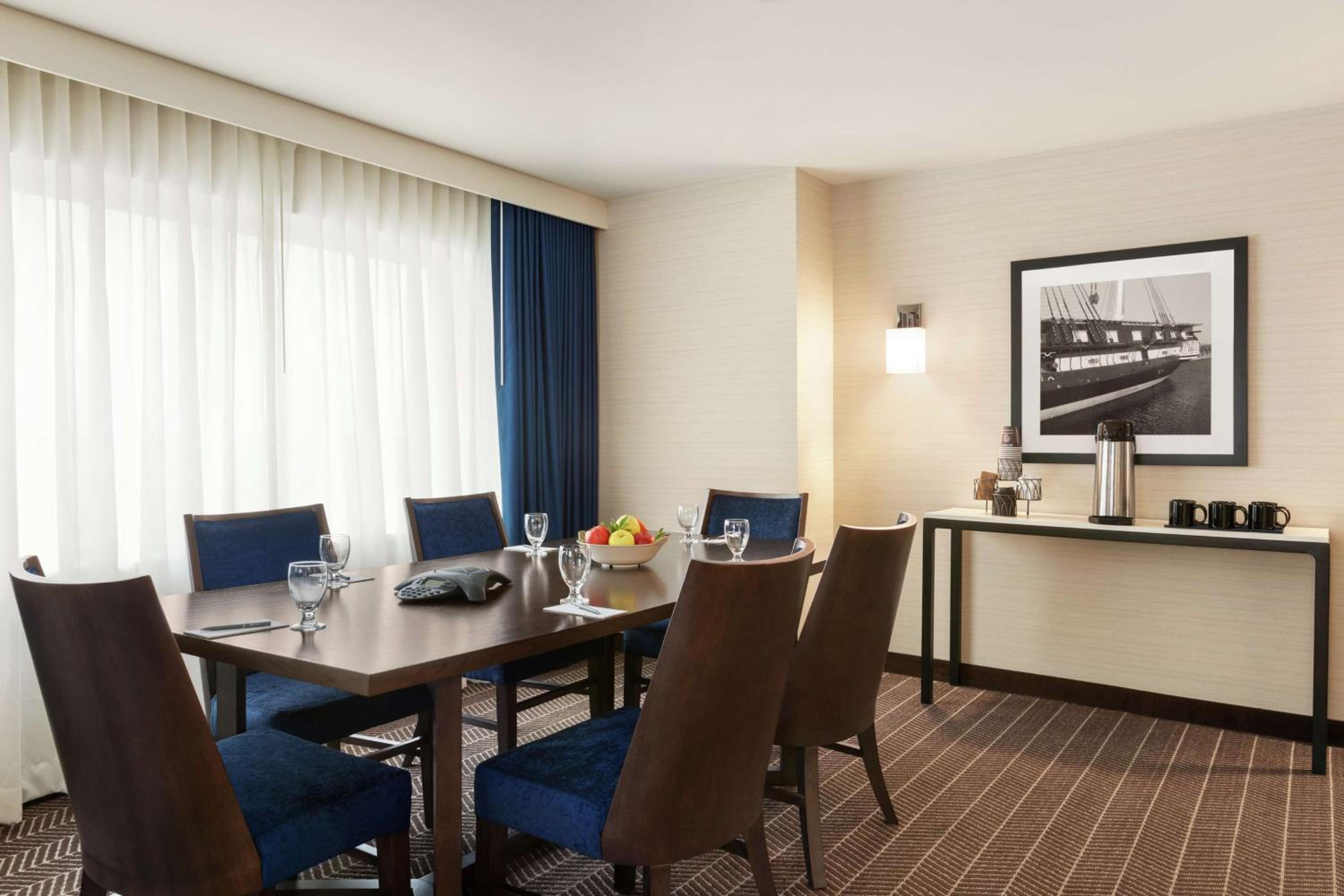 Executive King Suite - Non-Smoking