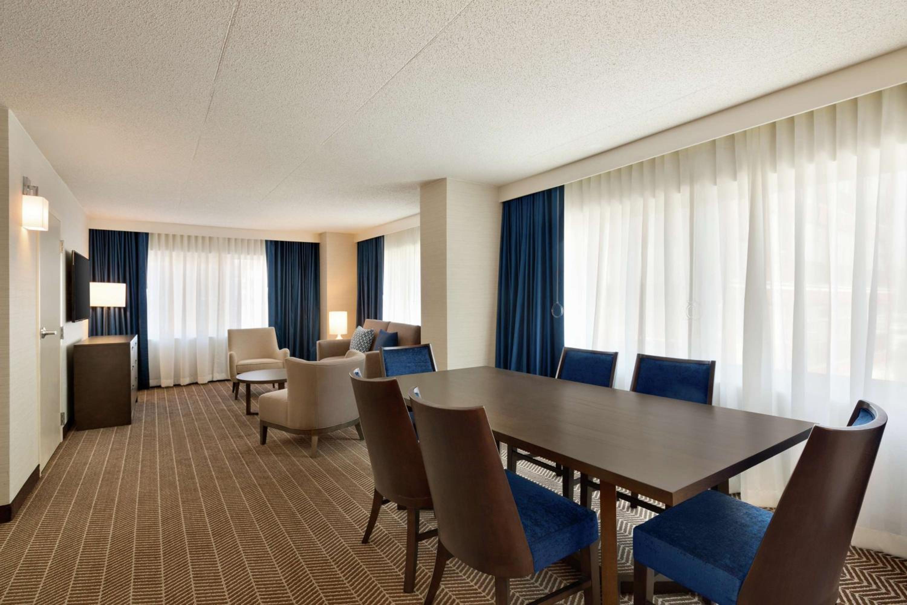 Executive Suite with two Queen Beds - Non-Smoking