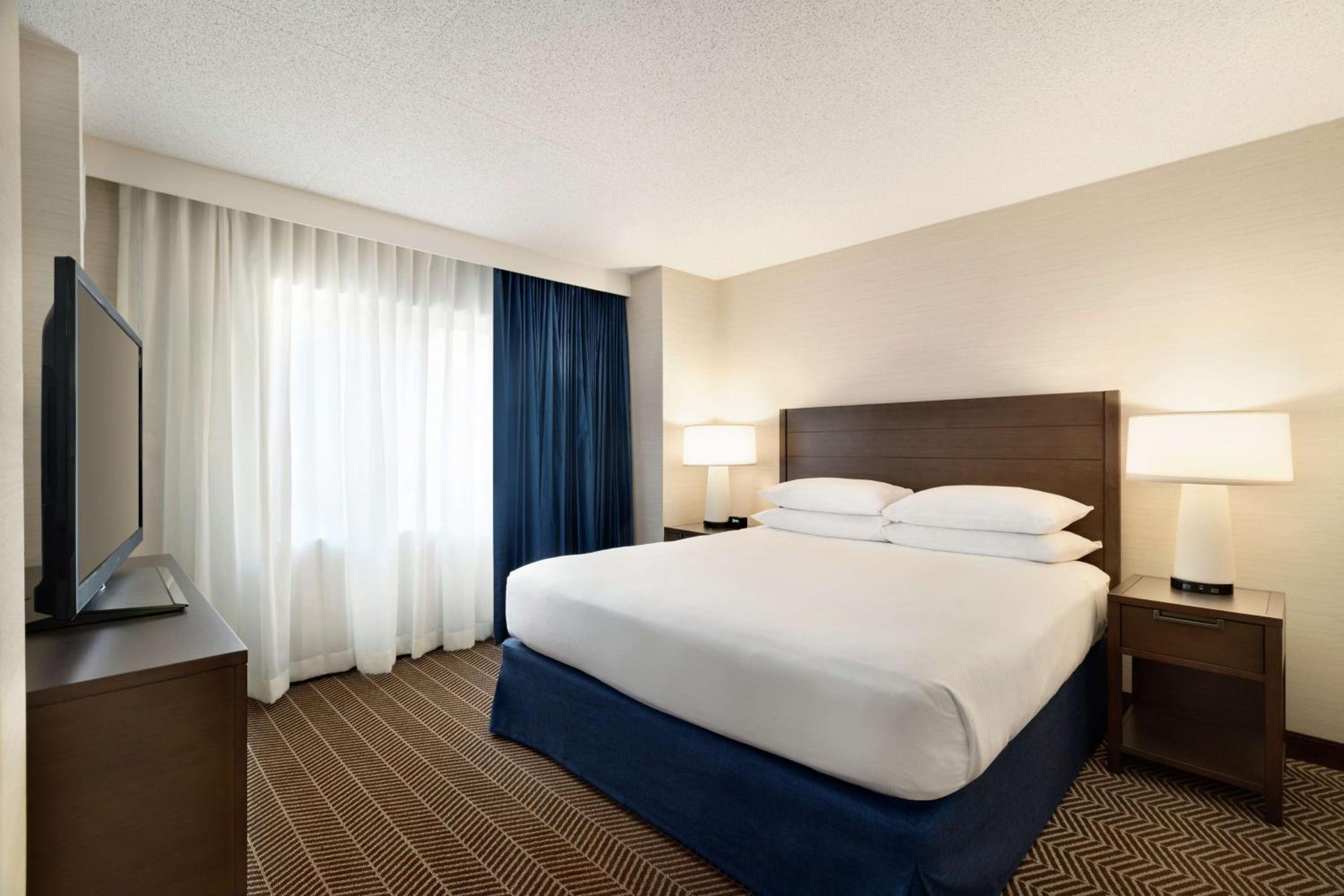 Premium King Suite - Non-Smoking