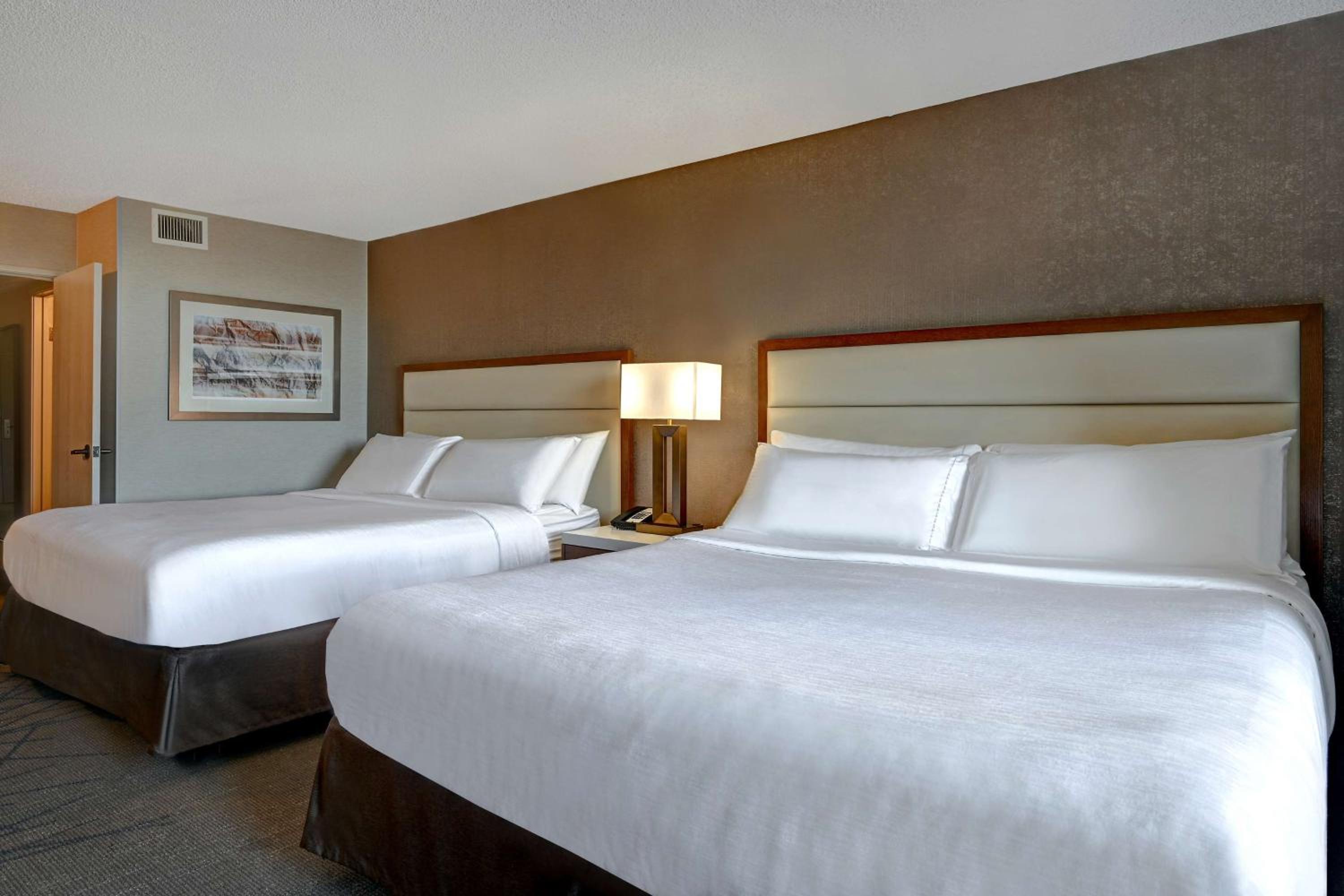 Non-Smoking Queen Two Room Suite - Photo 6