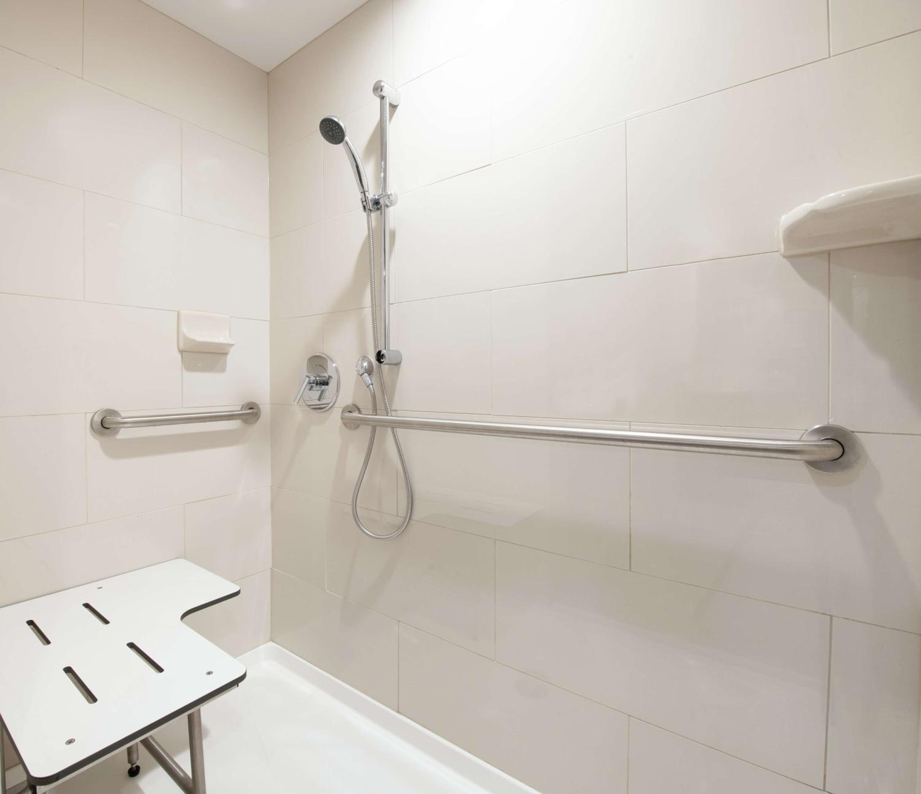 King Suite with Roll-In Shower - Mobility/Hearing Accessible - Non-Smoking - Photo 5