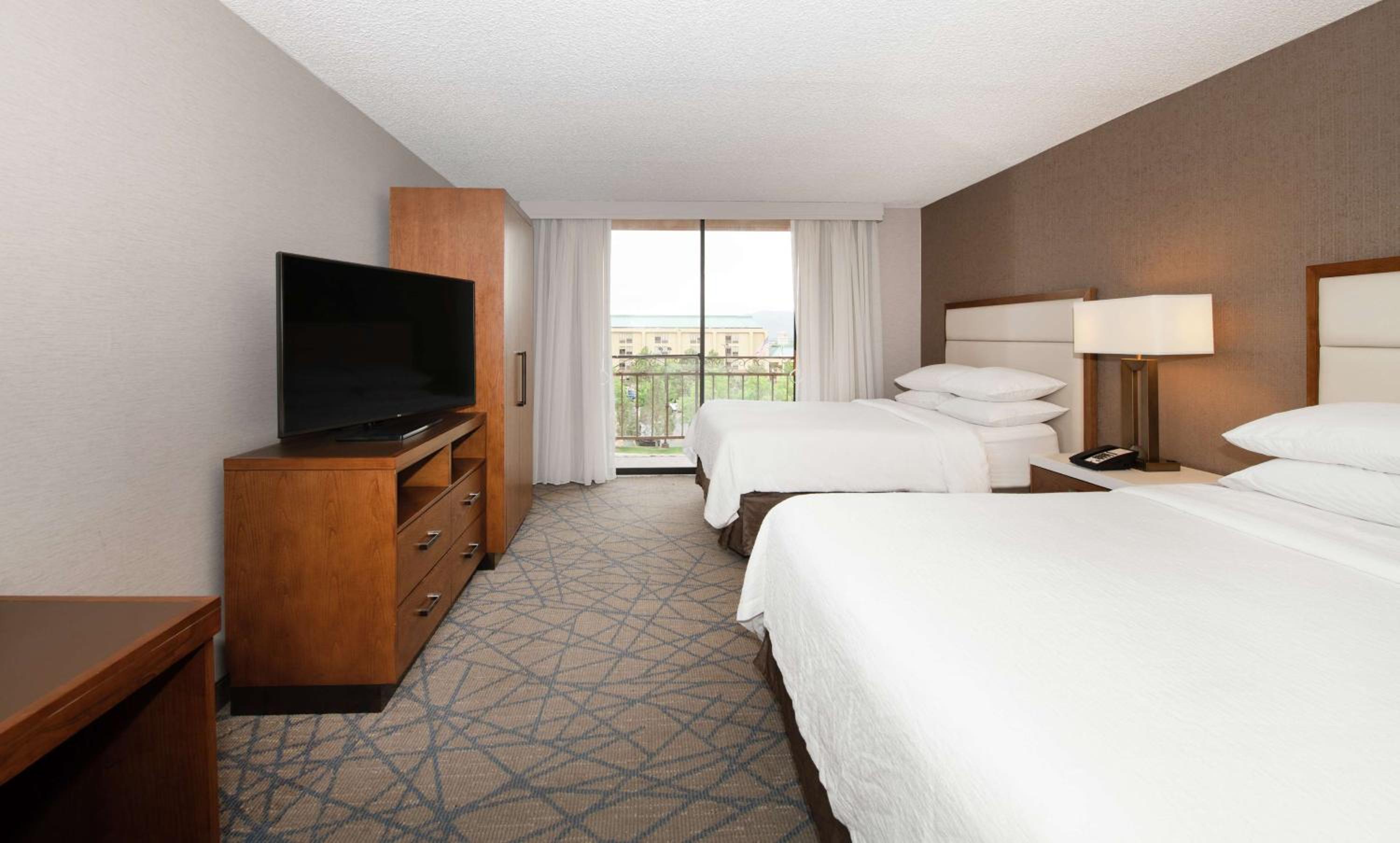 Queen Suite with Two Queen Beds - Hearing Accessible/Non-Smoking - Photo 5