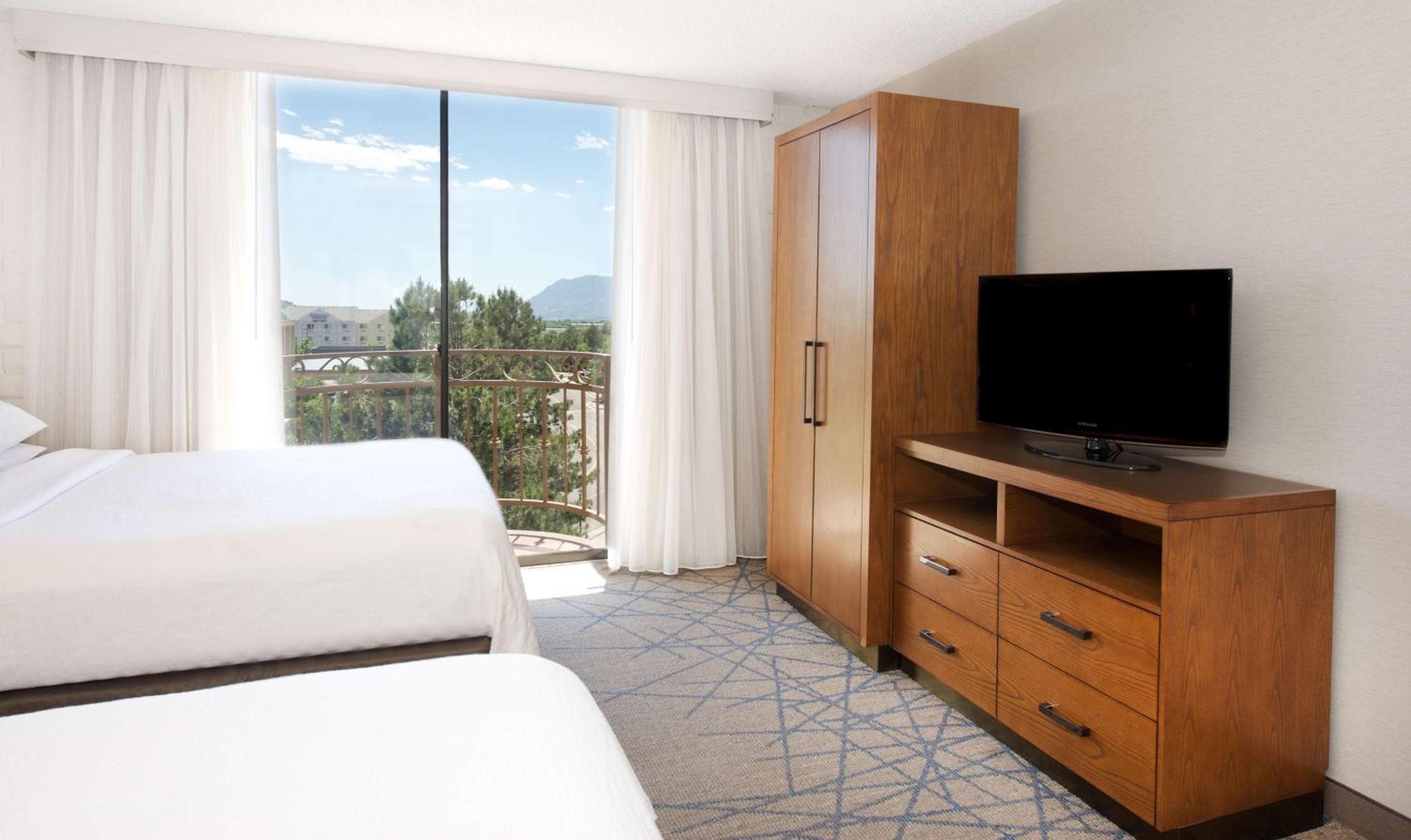Deluxe Queen Suite - Photo 1