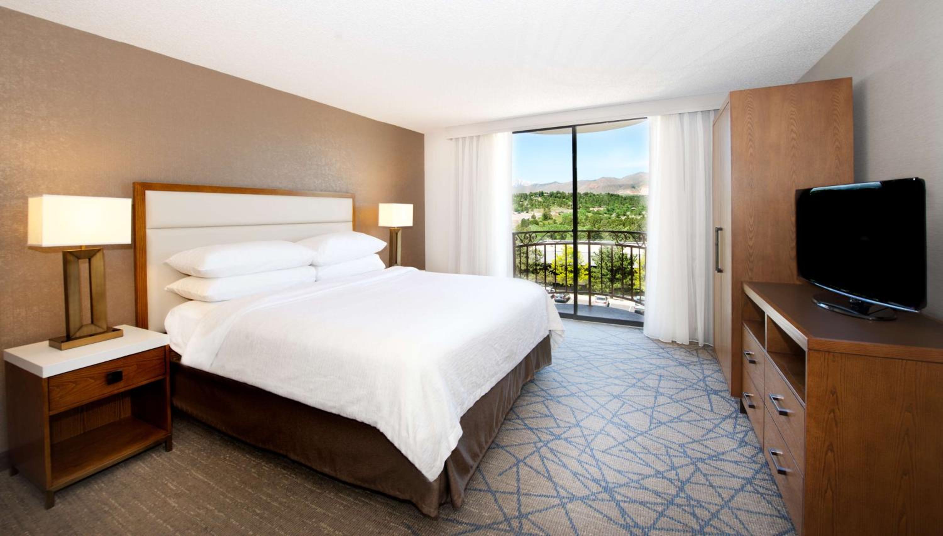 King Suite - Non-Smoking - Photo 1