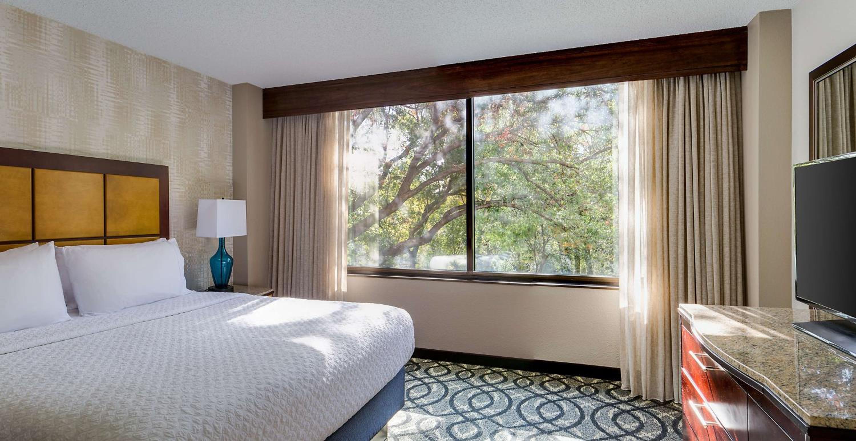 Two-Bedroom King Suite - Smoking photo 2