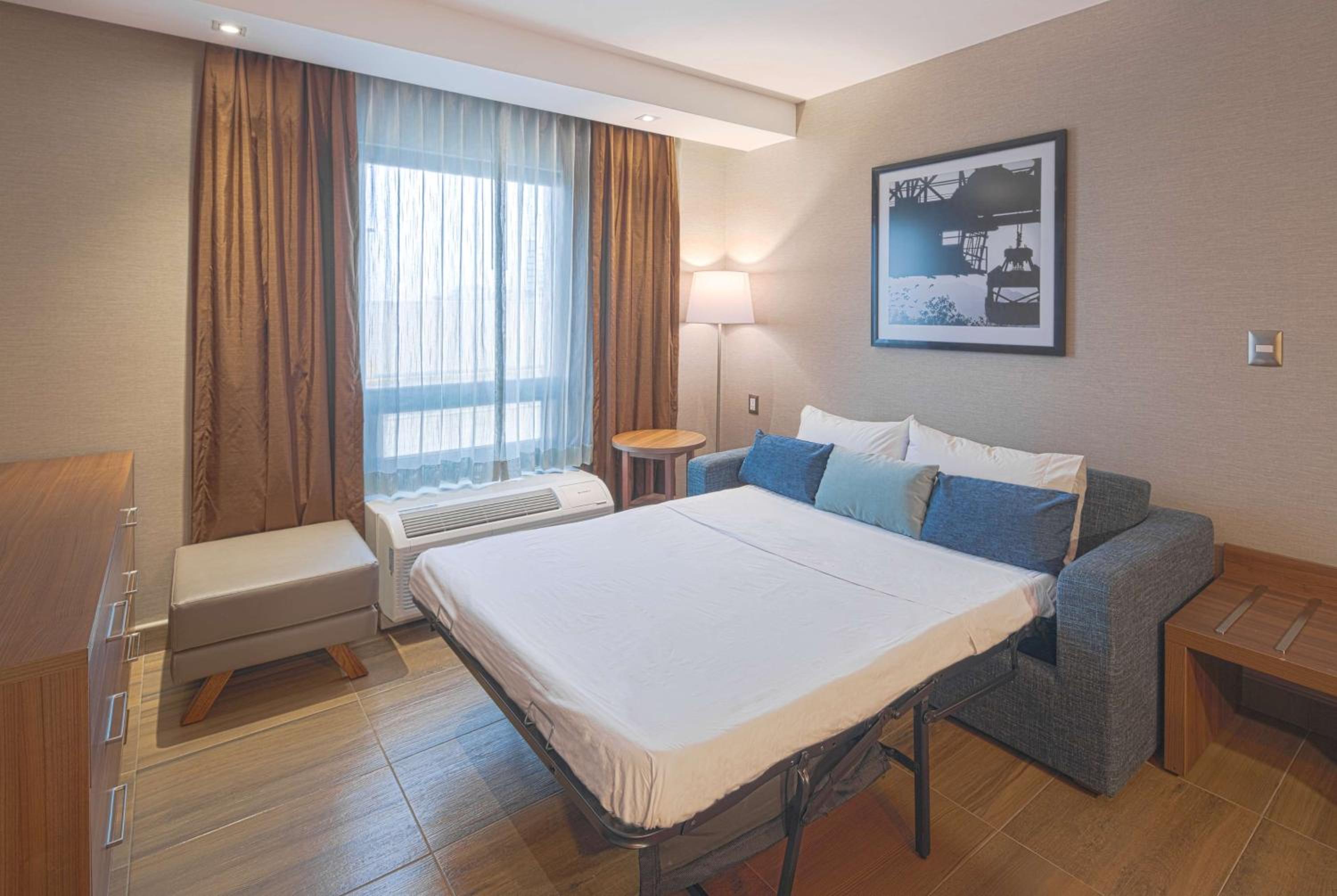 One-Bedroom King Suite - Non-Smoking - Photo 3