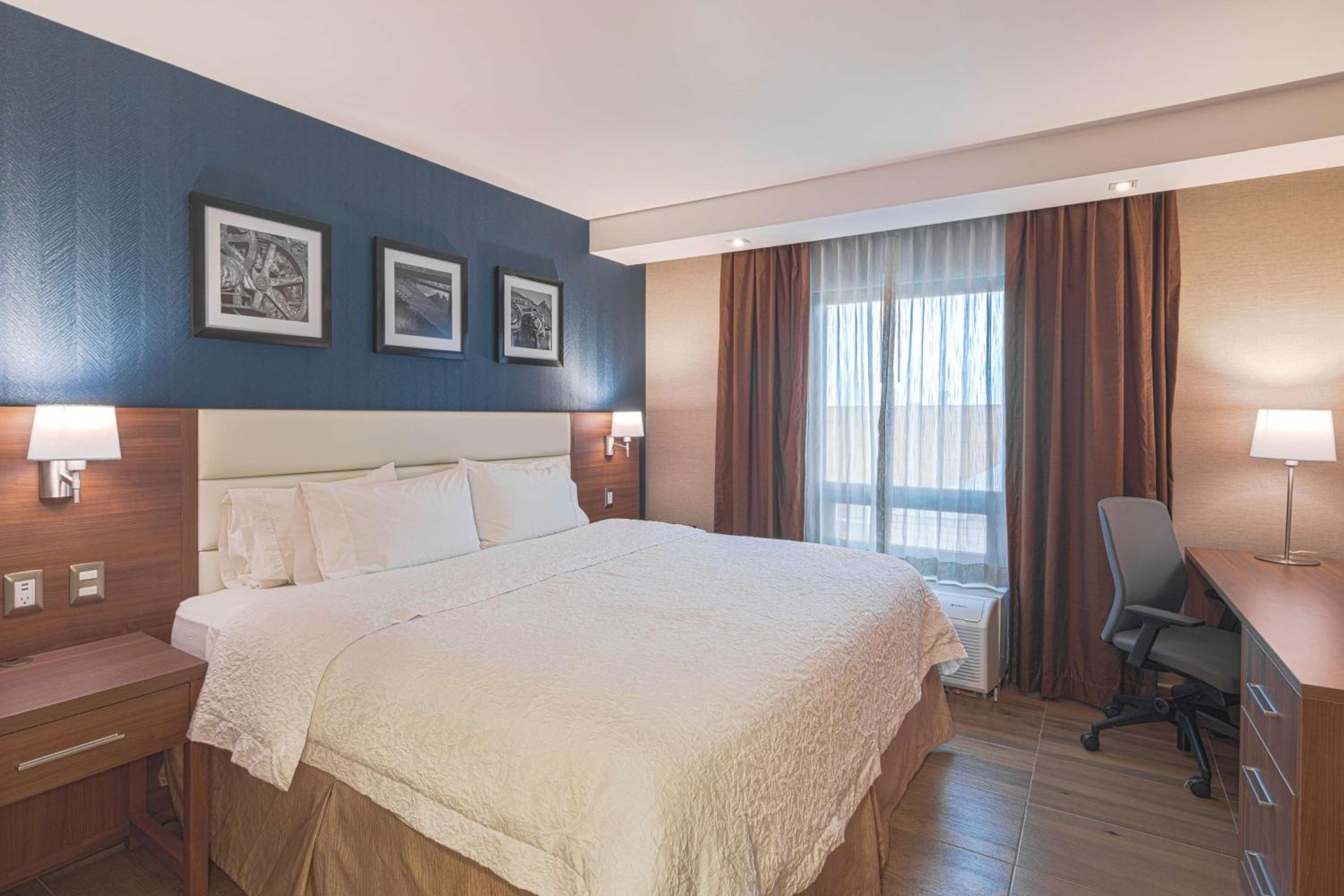 King Room with King Bed - Non-Smoking - Photo 1