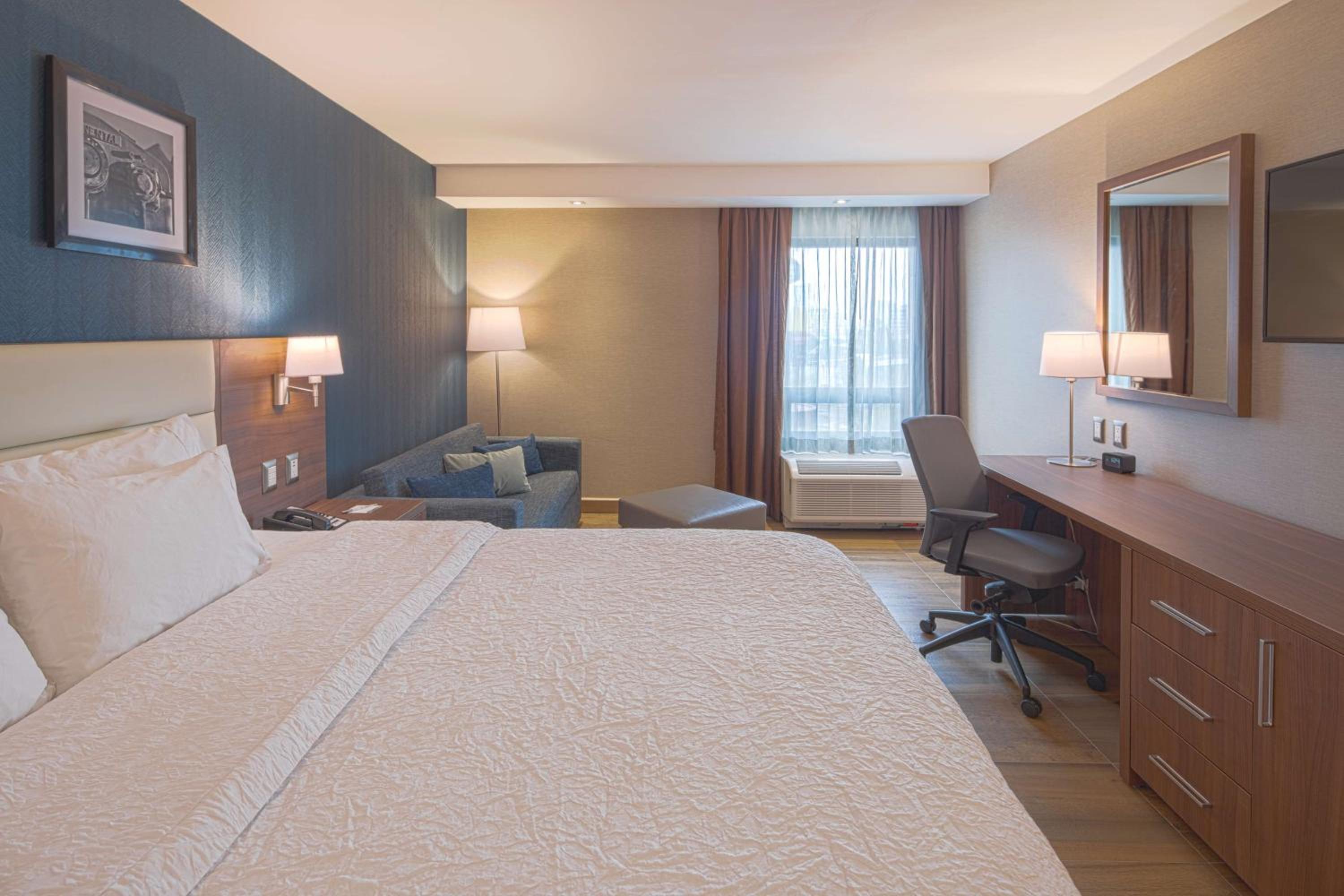 One-Bedroom King Suite - Non-Smoking - Photo 6