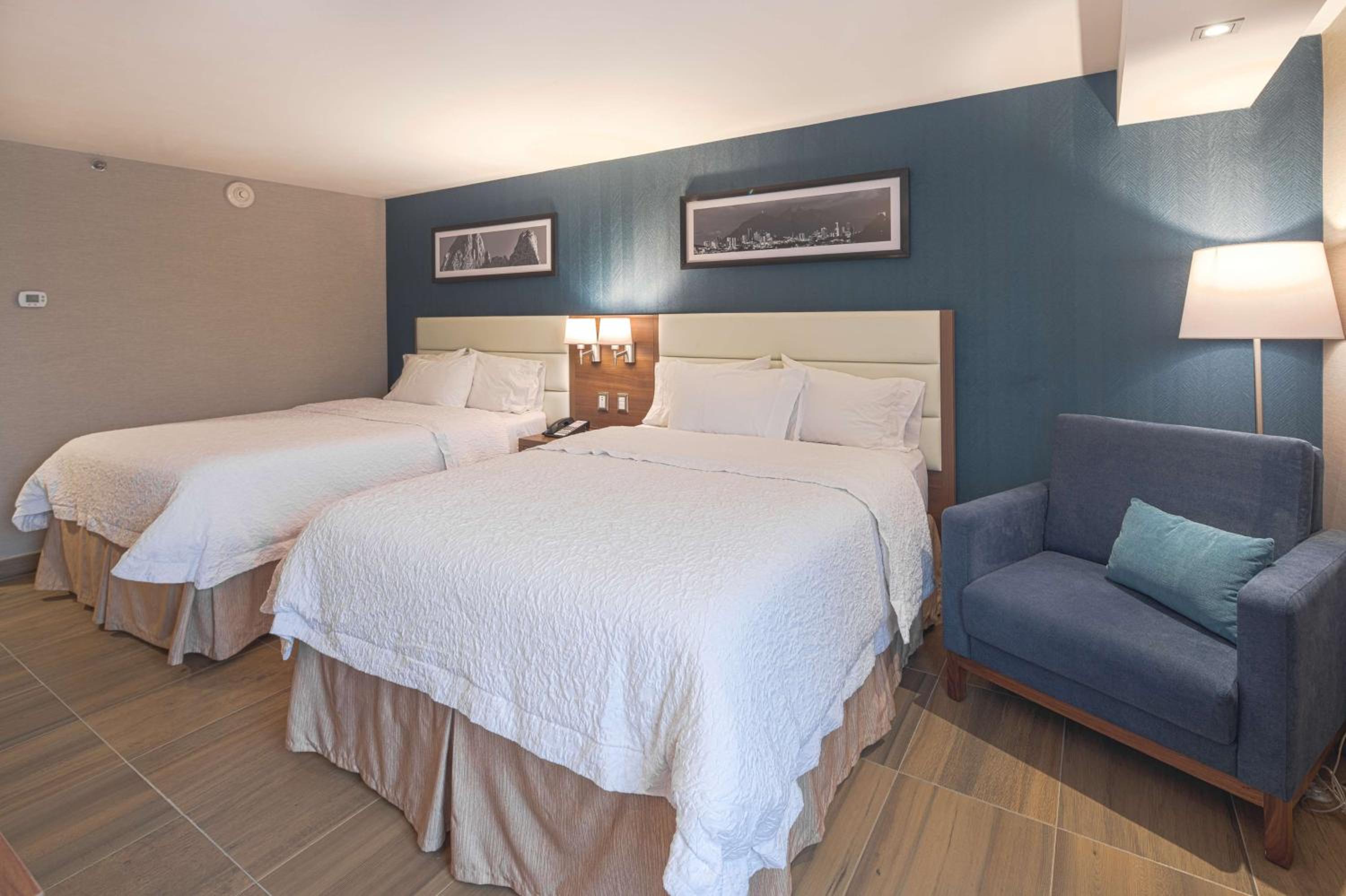 Double Room with Two Double Beds - Non-Smoking - Photo 4