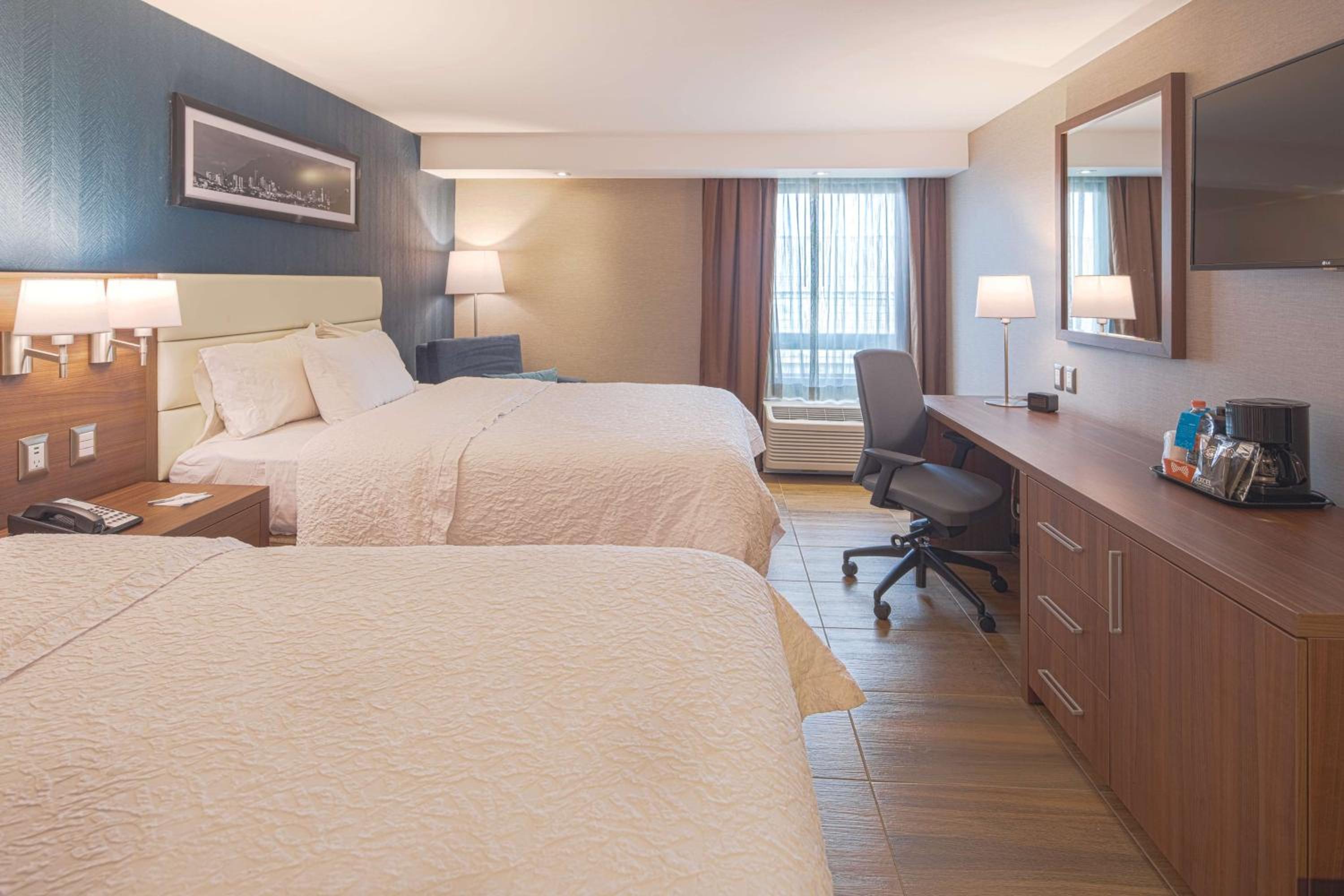 Double Room with Two Double Beds - Non-Smoking - Photo 3