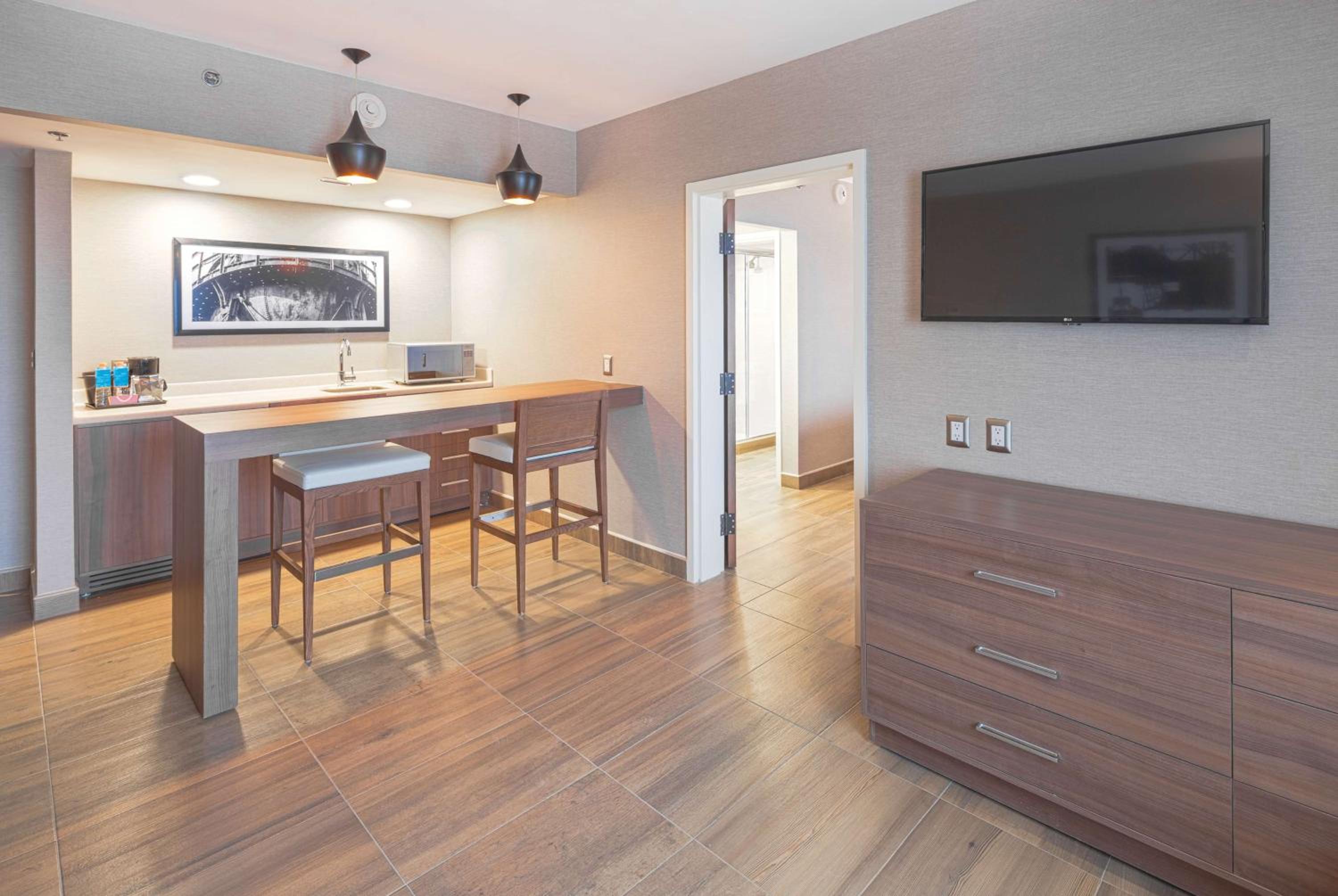 One-Bedroom King Suite - Non-Smoking - Photo 4