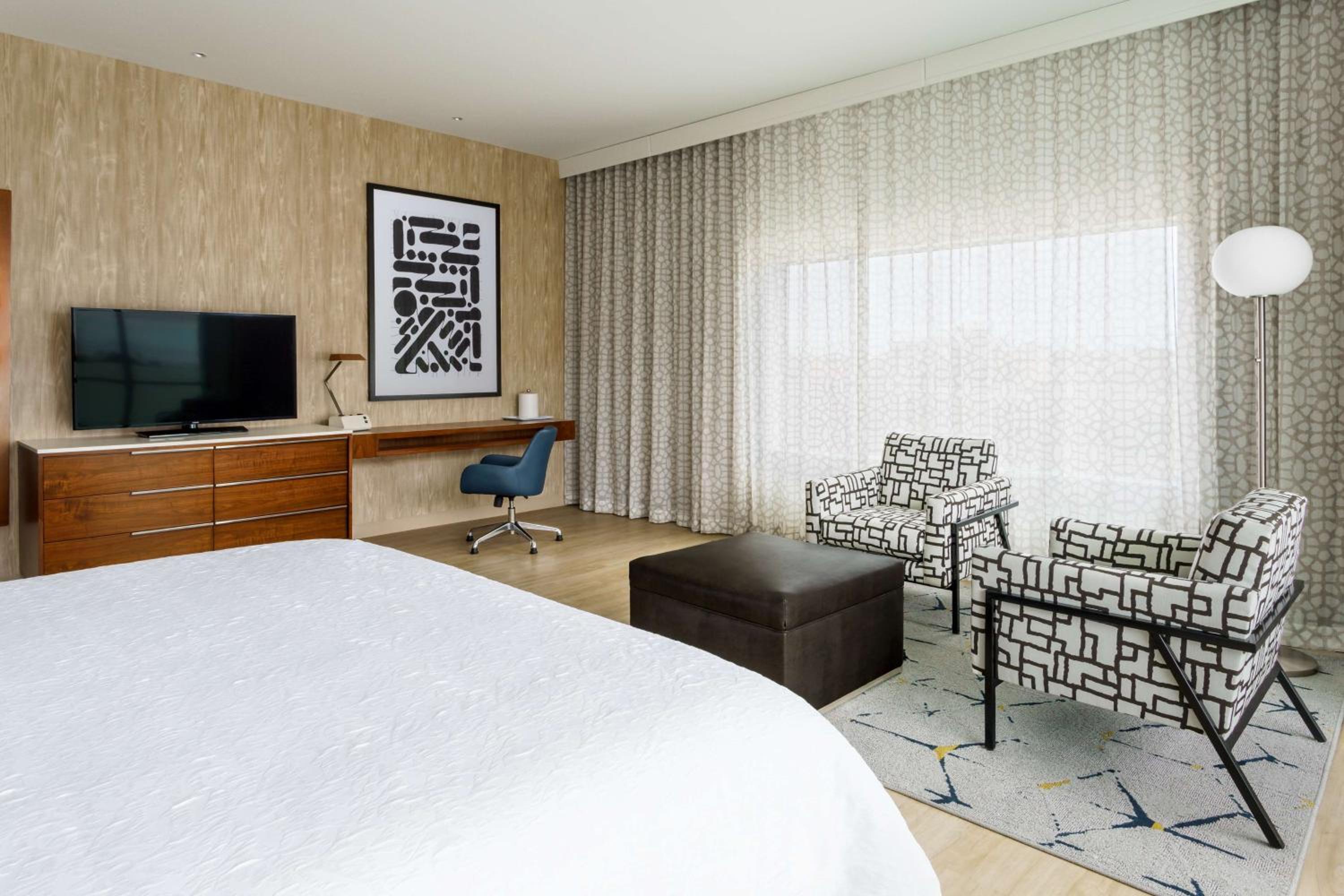 King Studio Suite with Balcony - Non-Smoking